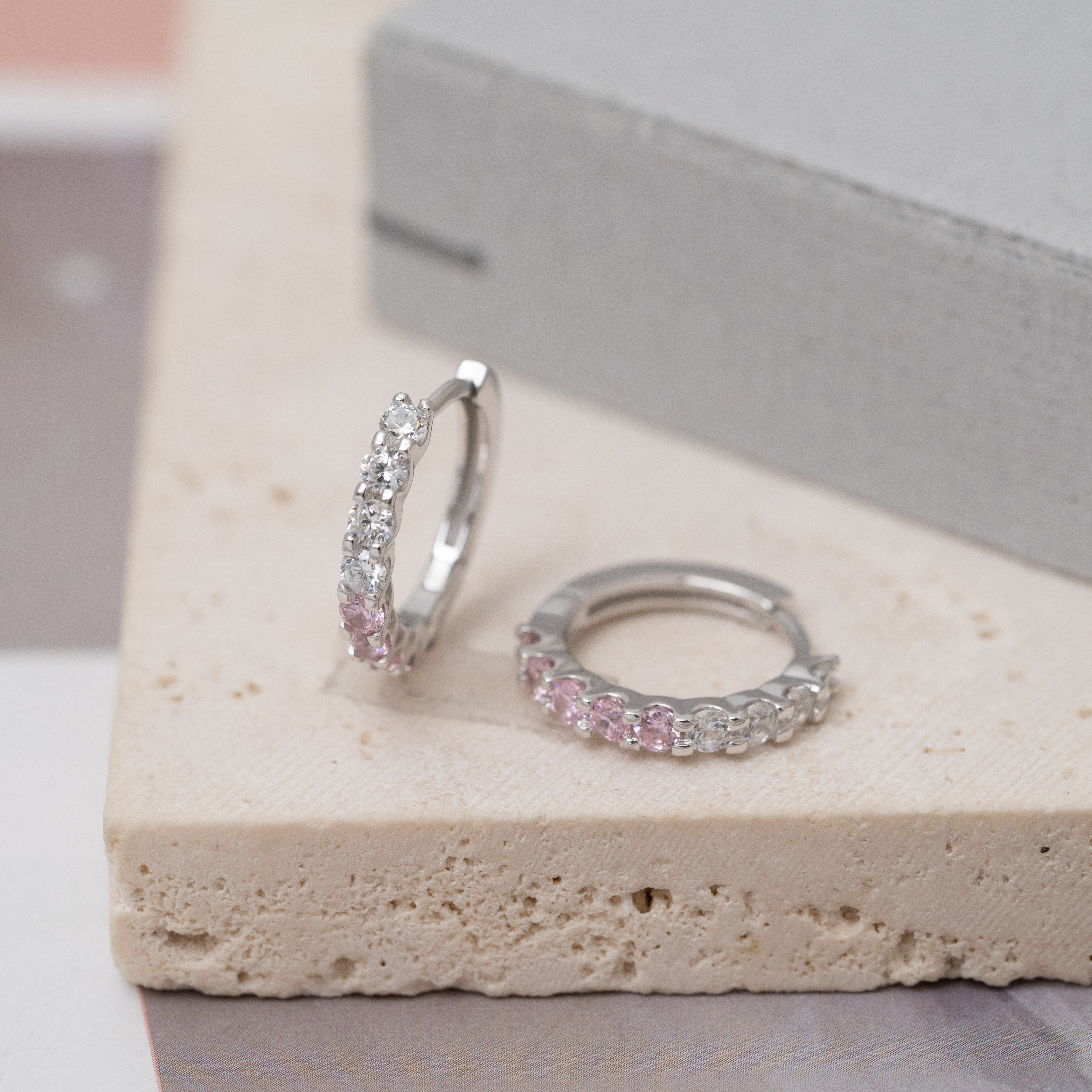 sve25 (16mm 粉拼白鋯石圈耳環)