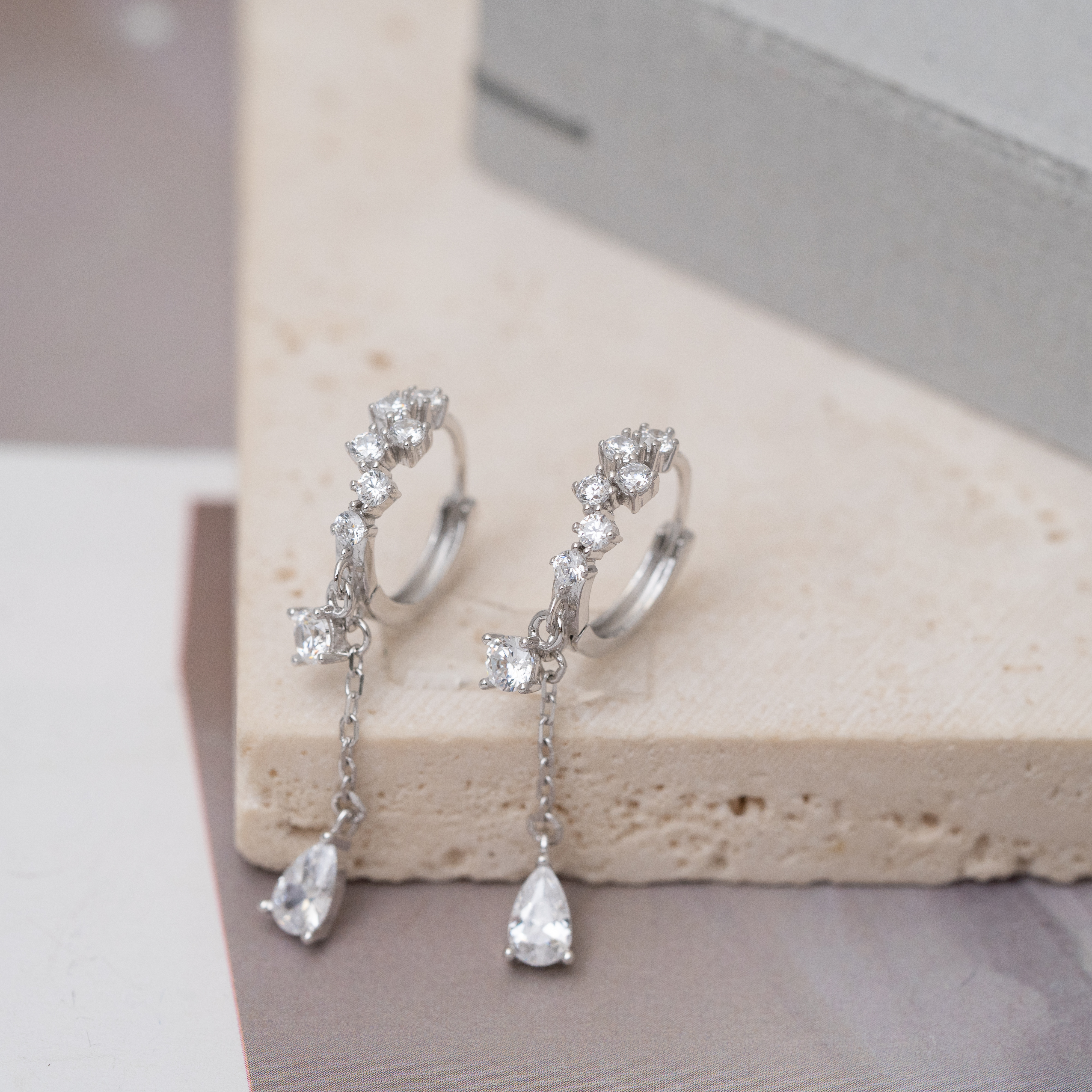 sve27 (13mm垂吊鋯石圈耳環)