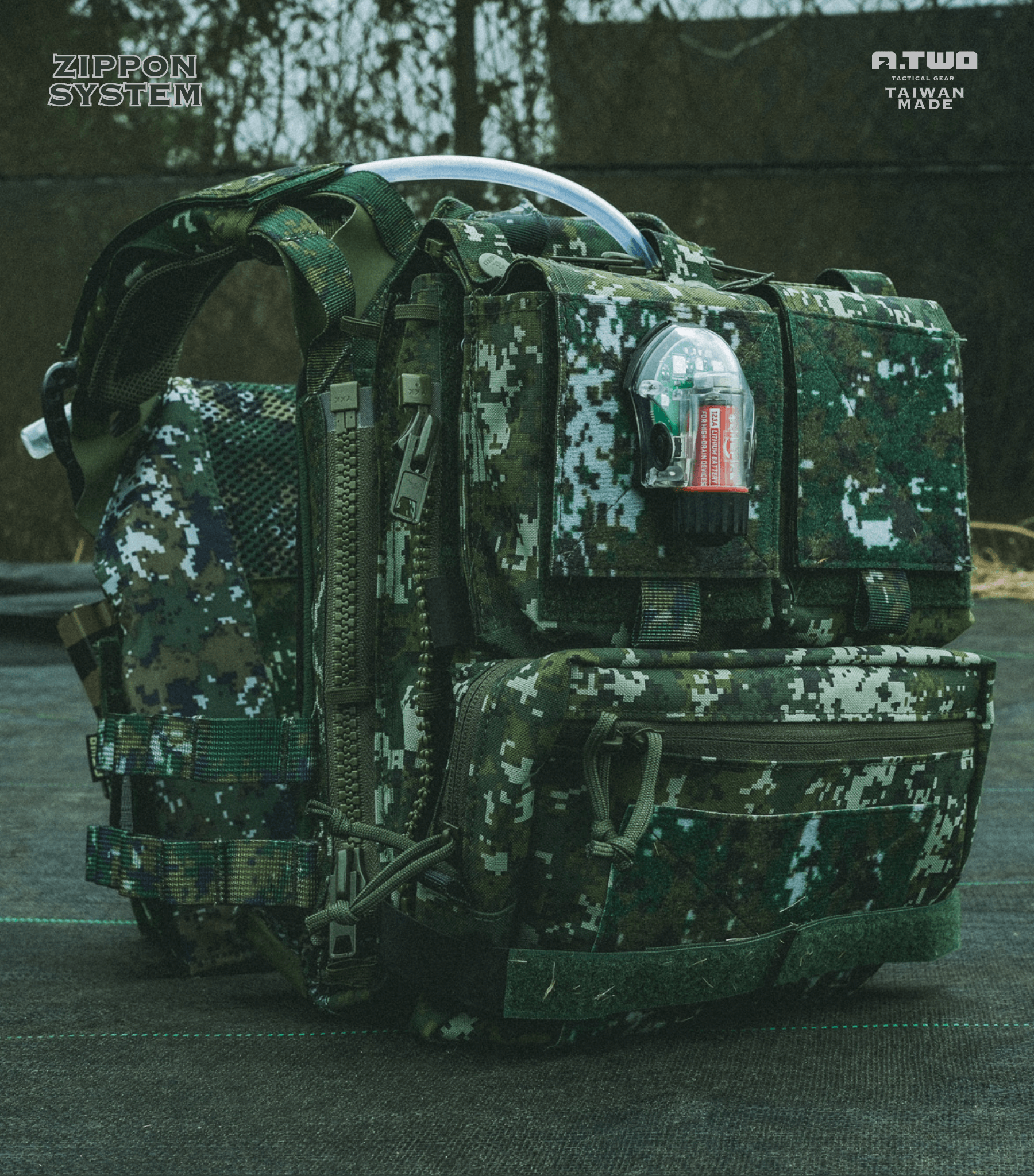 --- A-TWO ZIPPON 突擊面板組|**Assault Back Panel Core 傲骨戰術裝備屋|可接合 JPC 85D 噴火、劍龍戰術背心|**這款模組化面板系統是國軍戰術後背配置新選擇,透過三大軍規級用料與高度延展設計,實現快速切換與穩定支援。不論是靈活機動的突擊任務,還是需要攜帶重型裝備的高強度支援行動,面板皆能根據需求自由調整,輕鬆容納無線電、水袋、破門工具及其他戰術裝備,全面適應多變作戰需求。