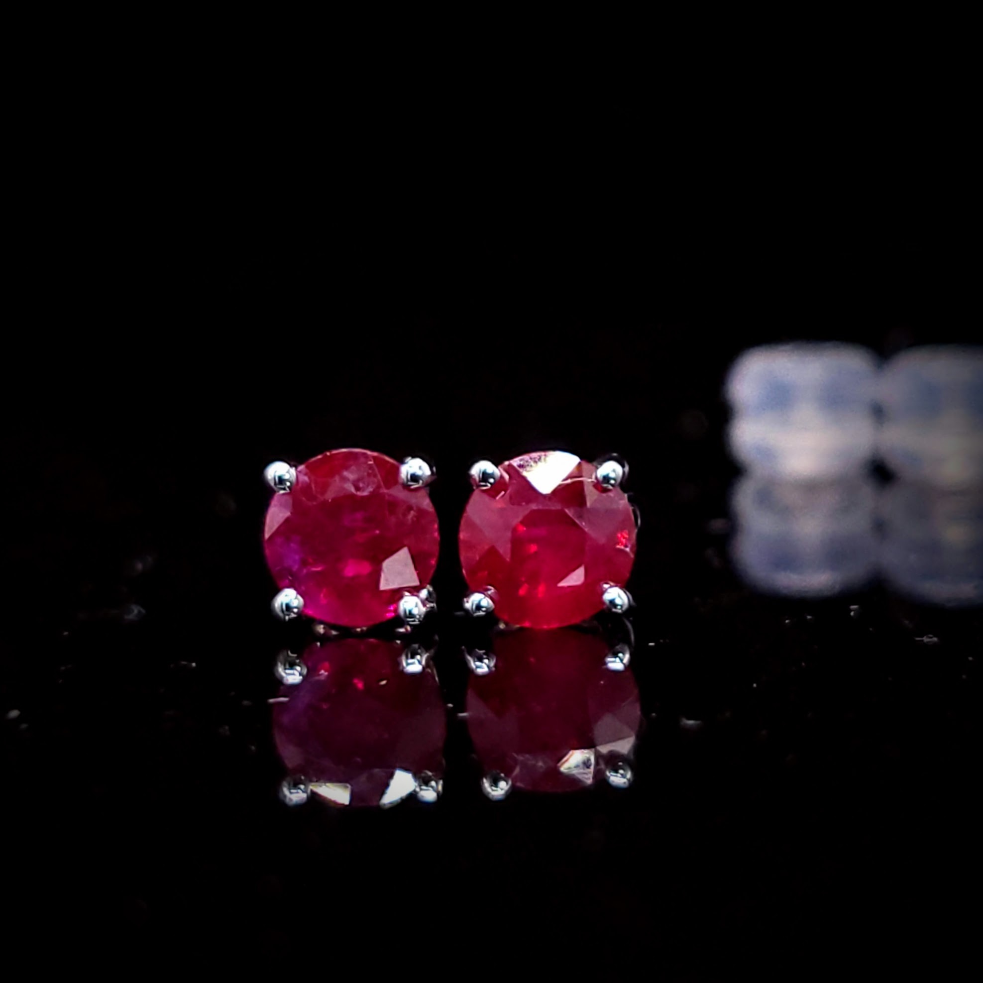 全新18K白金【主石1卡8份紅寶石】耳環