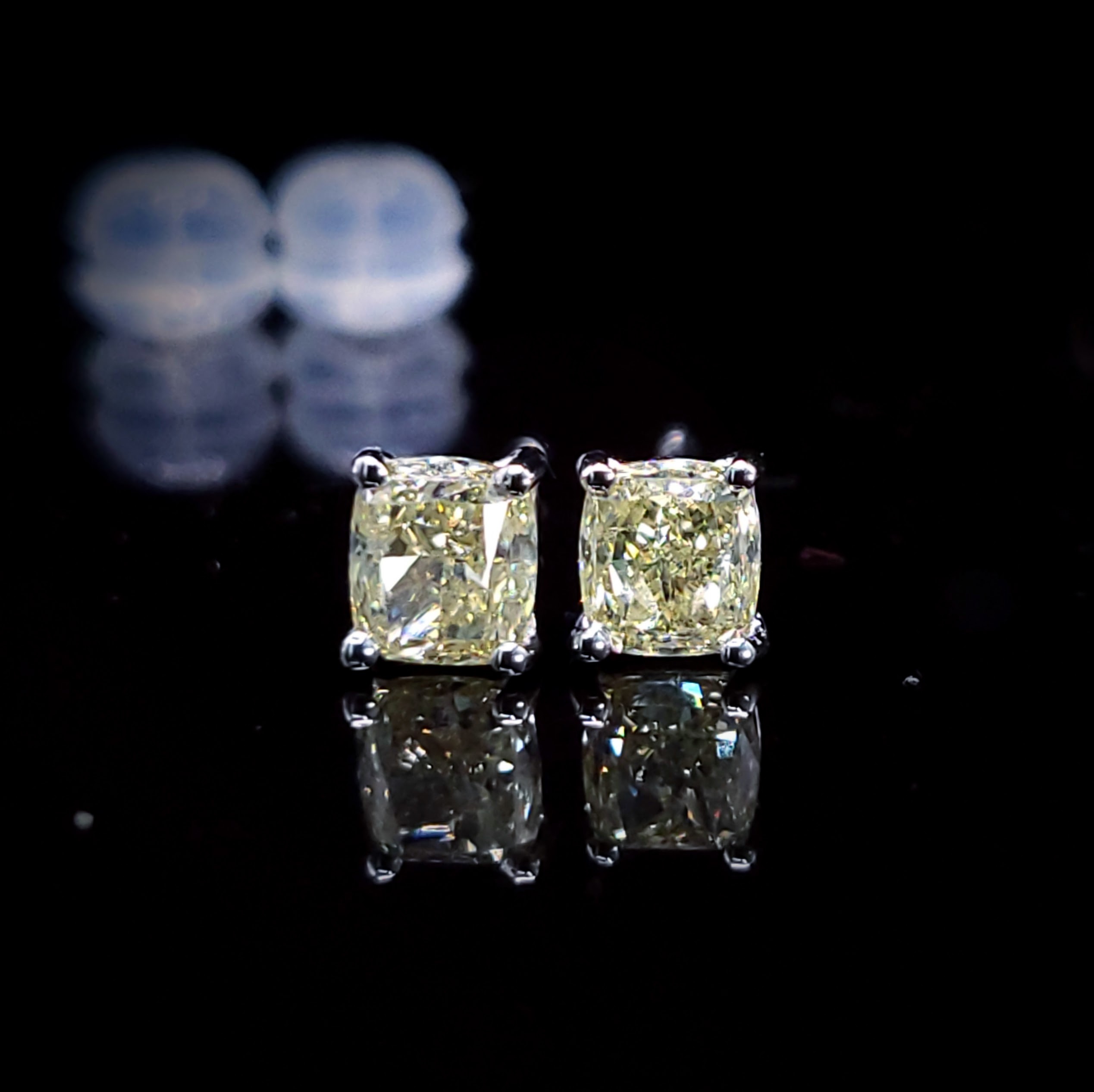 全新18K白金【主石87份方形淺黃鑽】耳環