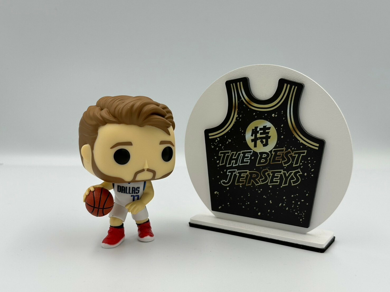 NBA公仔 Luka Doncic 達拉斯小牛白 #60 Funko Pop! Vinyl Figure 全新