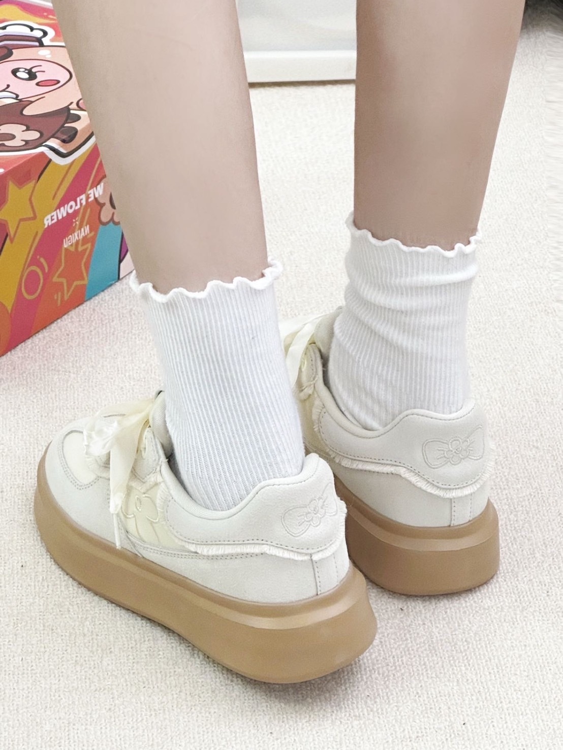 WE FLOWER 聯名小花鞋 德訓鞋 奶茶色 男女同款