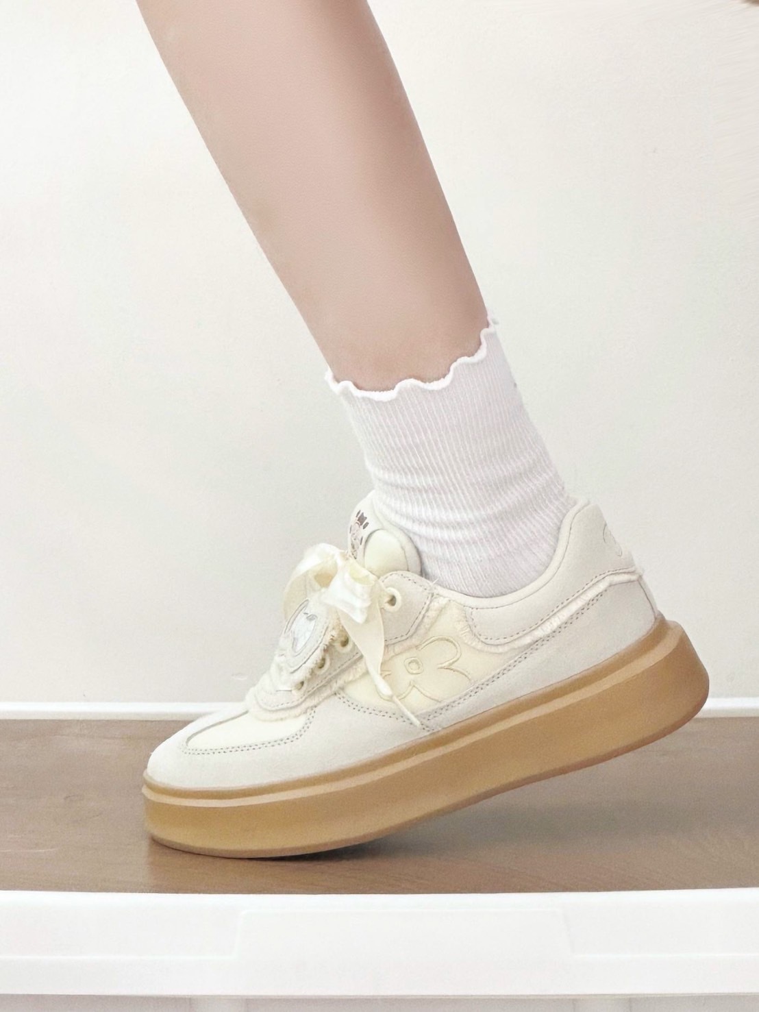 WE FLOWER 聯名小花鞋 德訓鞋 奶茶色 男女同款