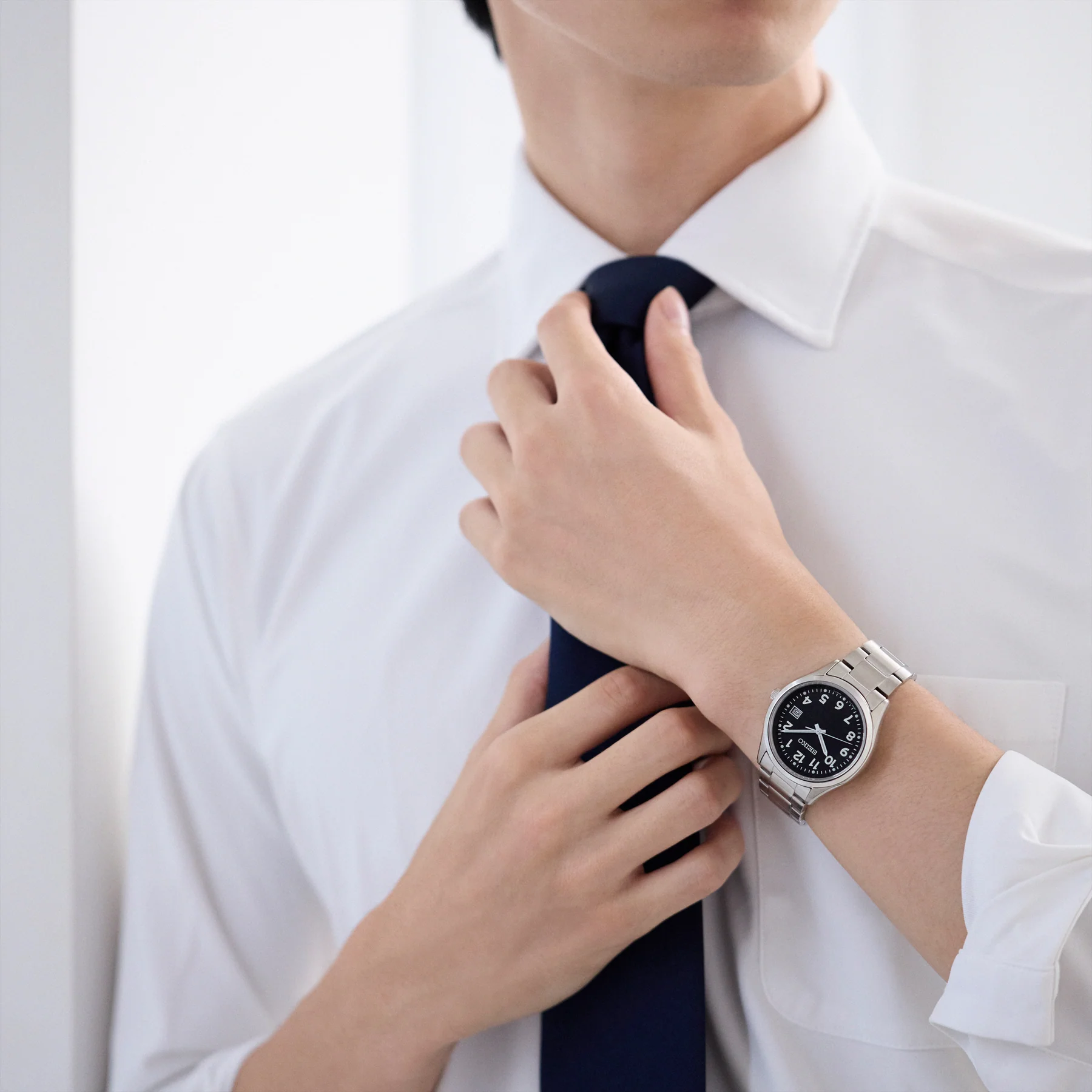 萬年鐘錶 - SEIKO   面數字款太陽黑能中性手錶 SBPX155J  / V157-0DX0D 錶徑38.7MM