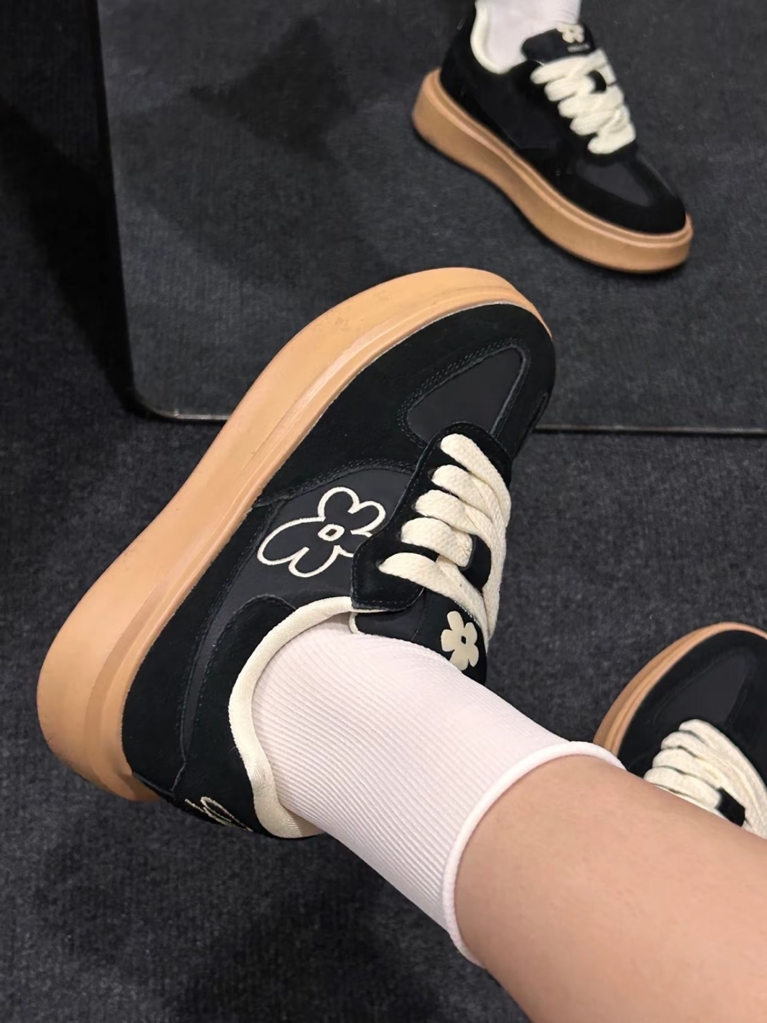 WE FLOWER 聯名小花鞋 德訓鞋 黑色 男女同款