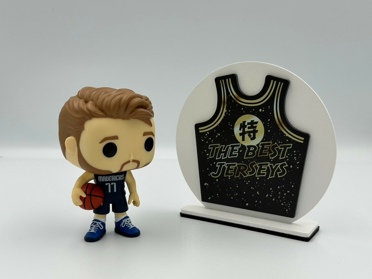 NBA公仔 Luka Doncic 達拉斯小牛 獨行俠 深藍 #92 Funko Pop! Vinyl Figure 全新