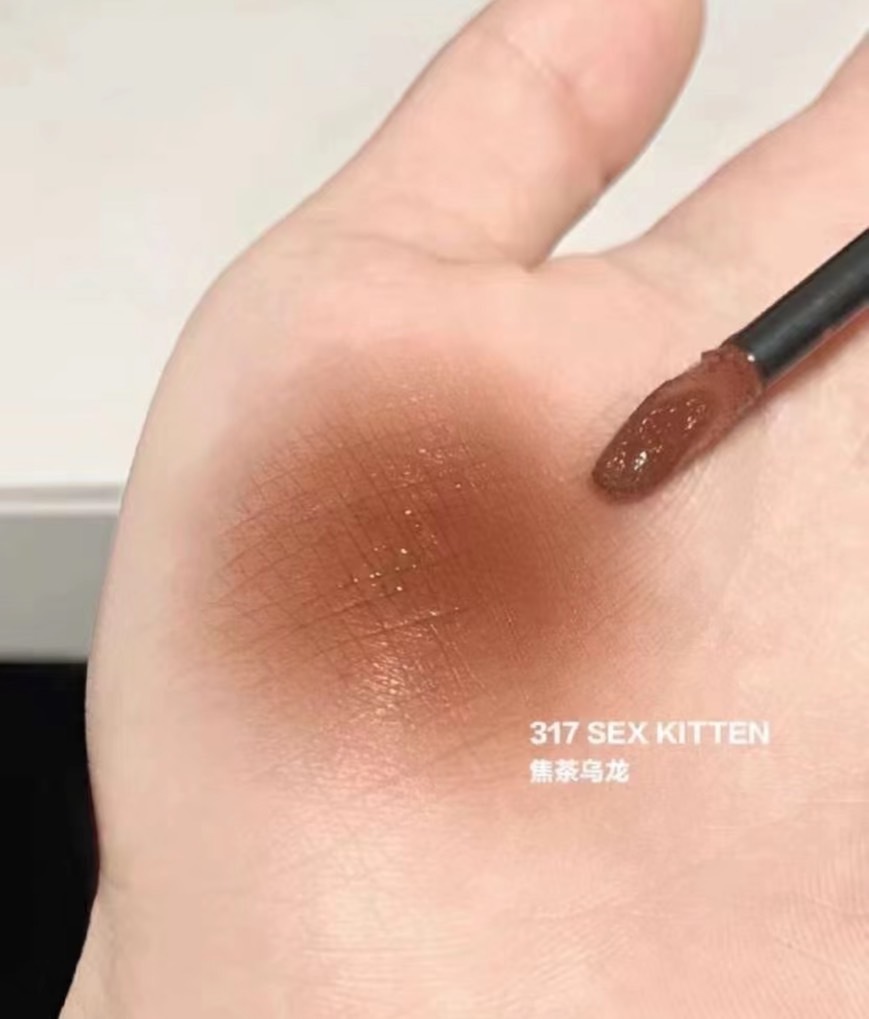 NARS 黑管水霧唇釉