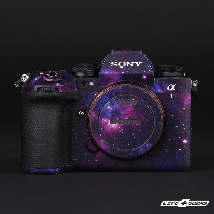 SONY A1 II (MK2) 貼膜質感特寫，LIFE+GUARD 設計風格