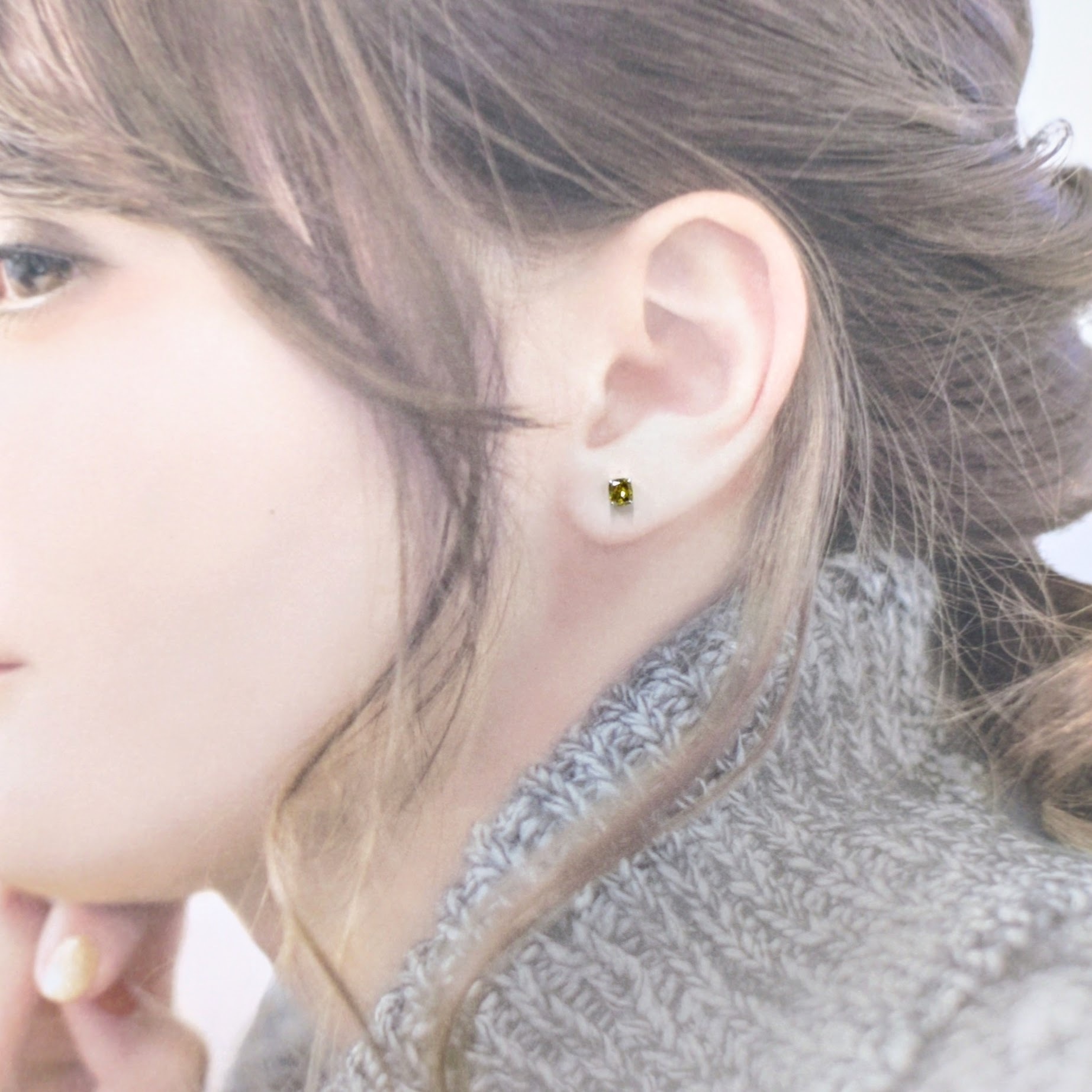 全新18K白金【主石82份方形彩黃鑽】耳環