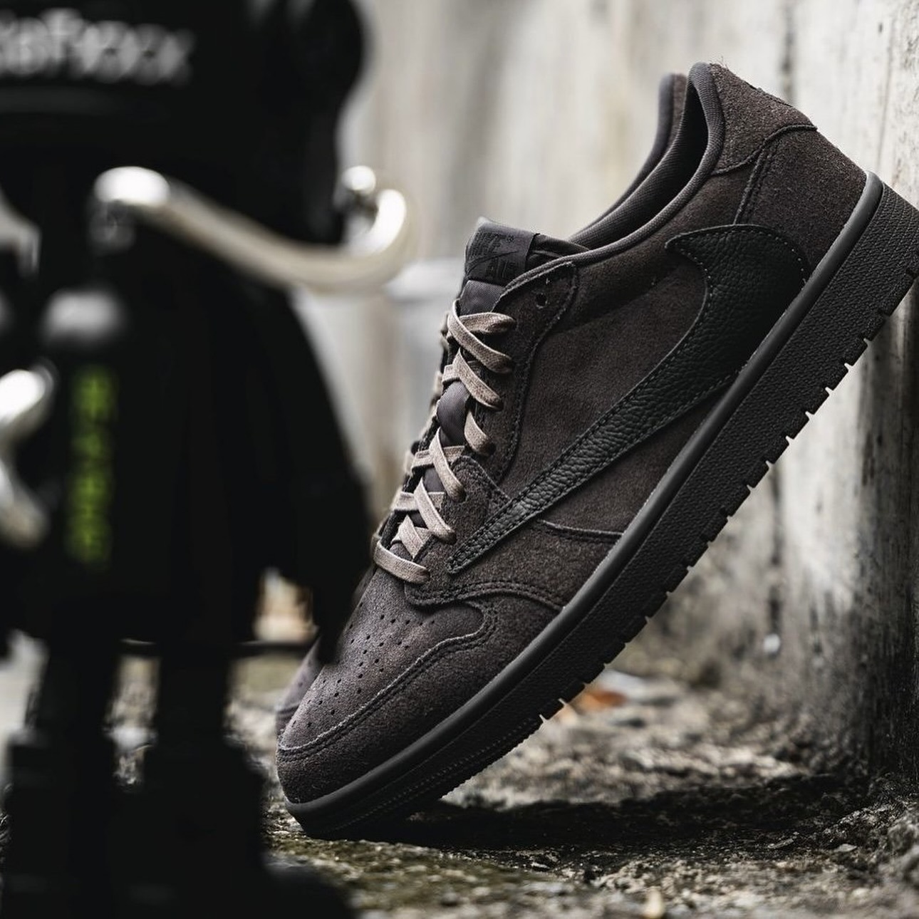 <預購 > Travis Scott x Nike Air Jordan 1 Low OG ”Velvet Brown“ 黑棕色 倒鉤 摩卡 聯名款 男女段