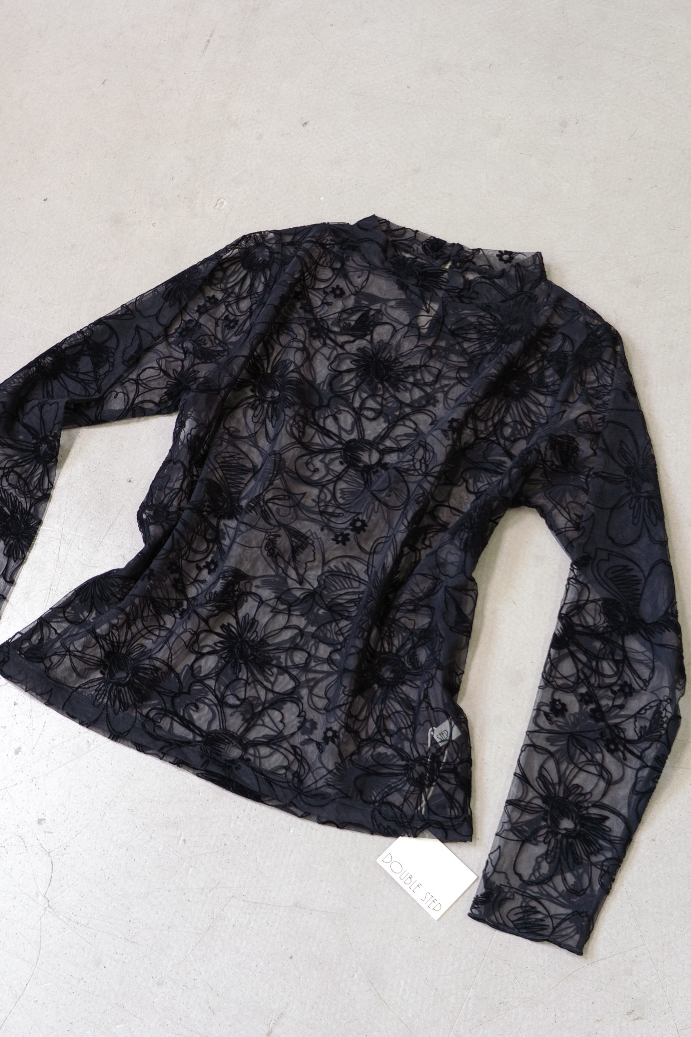 立體植绒線花紗網上衣 - BL43307