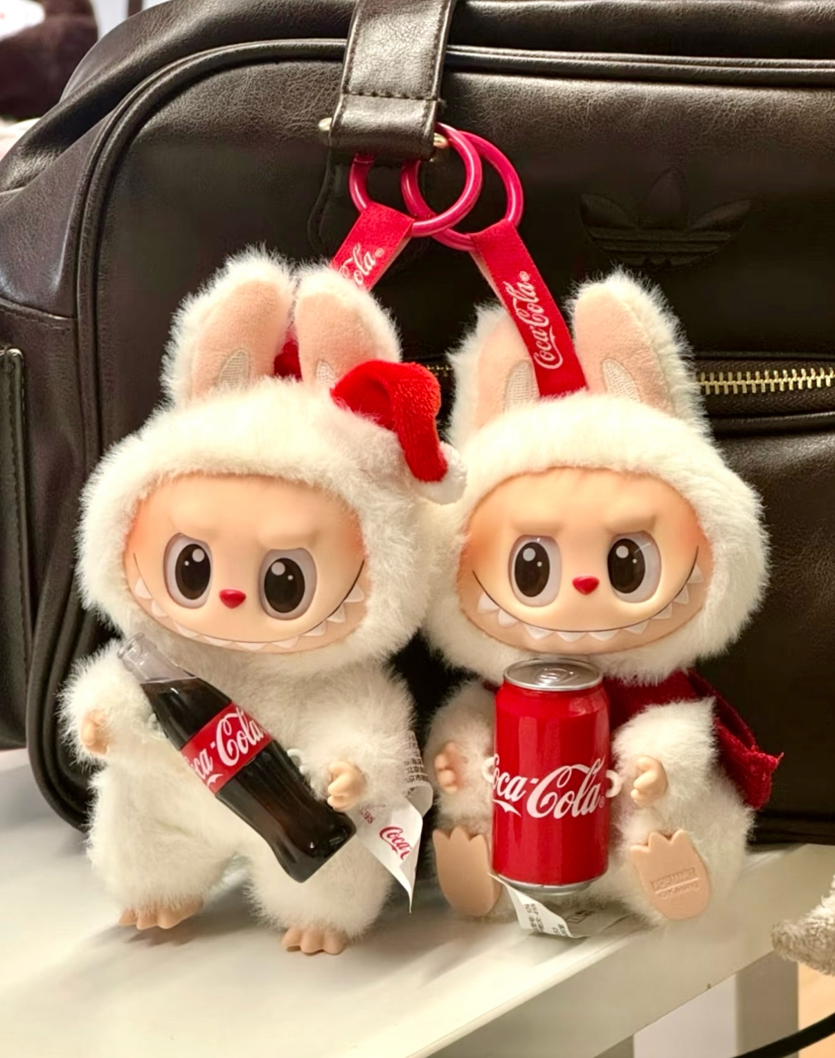 POPMART 泡泡瑪特 Labubu x Coca-Cola 可口可樂 糖膠毛絨公仔 吊飾 鑰匙圈 盲盒 2+1款(任買兩件711免運)/預購