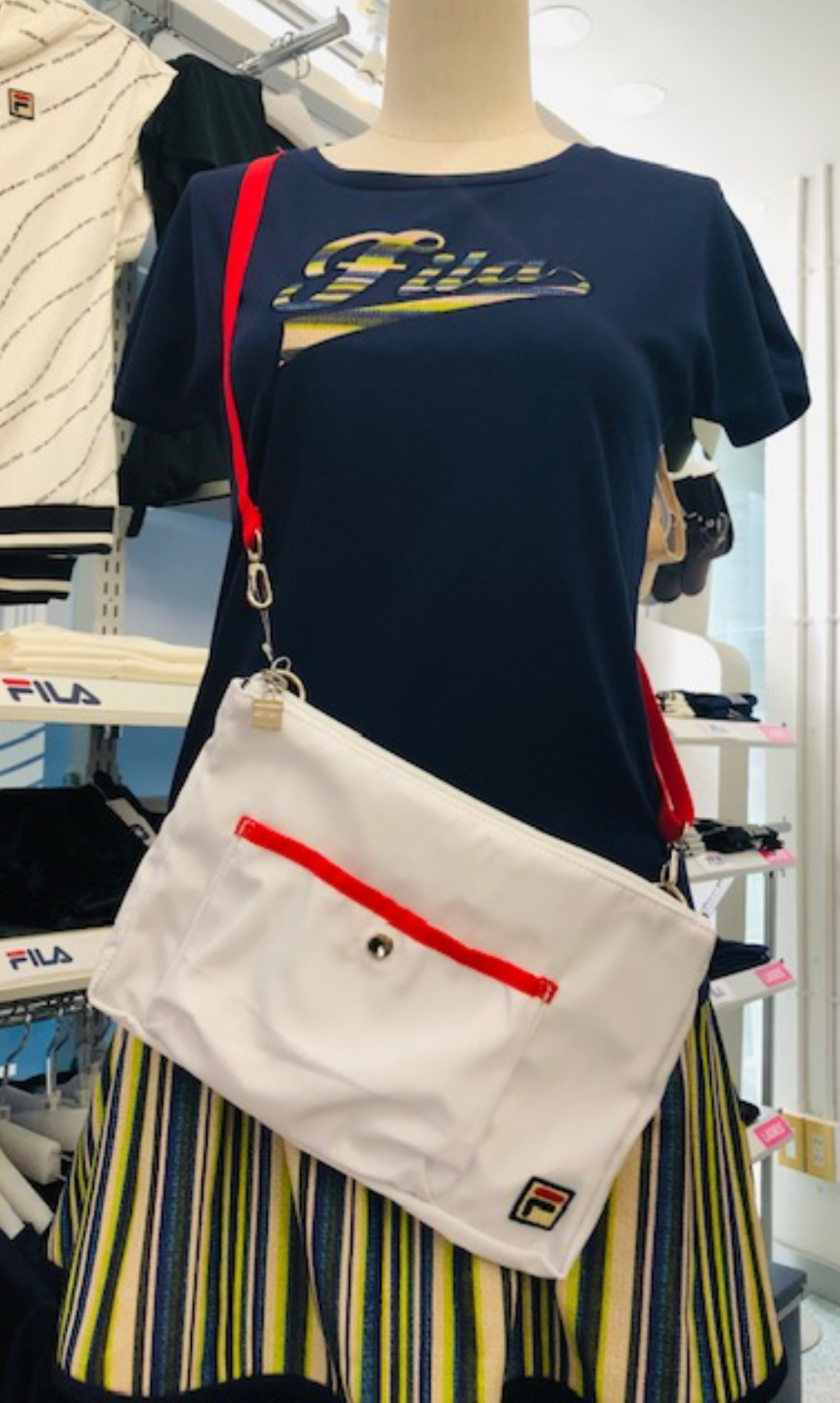 【現貨】J1220901 FILA 白色斜咩包（日本限定）