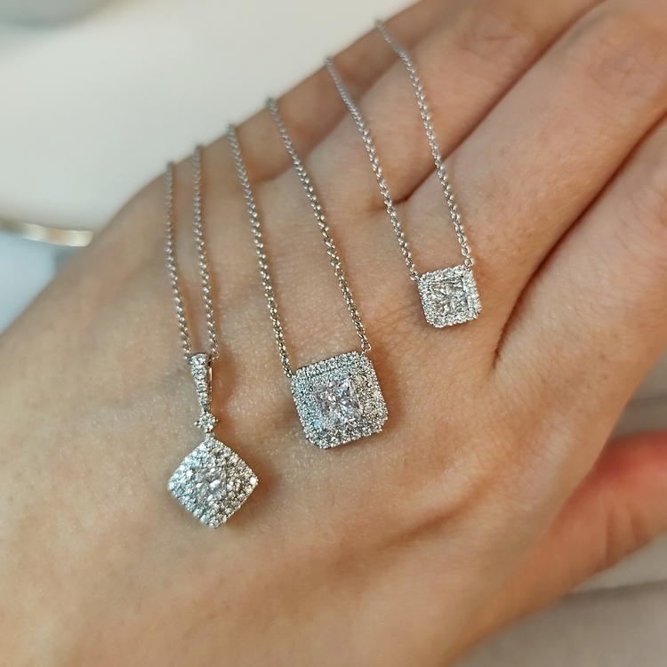 18K白金公主方形鑽石頸鏈