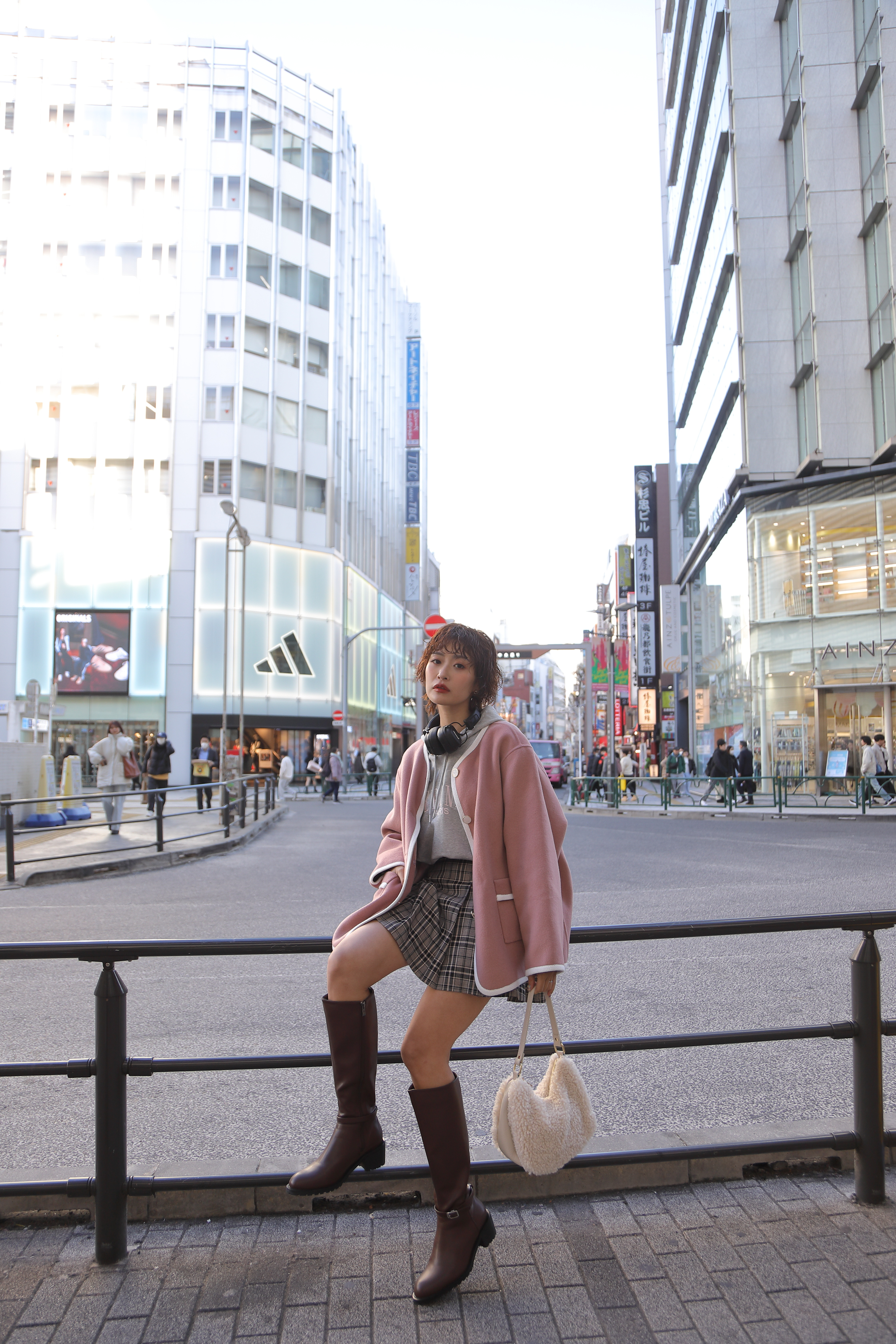 【小貓聯名款】100%羊毛 小香風編織滾邊手工大衣- 莓開眼笑