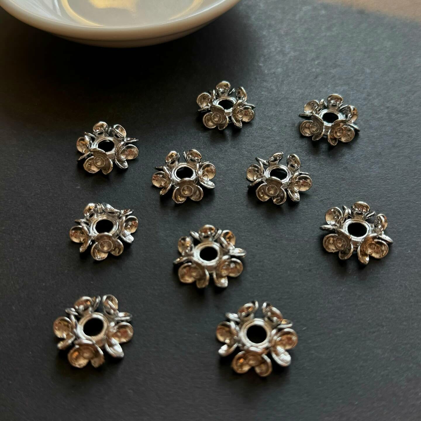 [原石] 金屬水晶球座 小花造型 適合 20mm-40mm 的水晶球