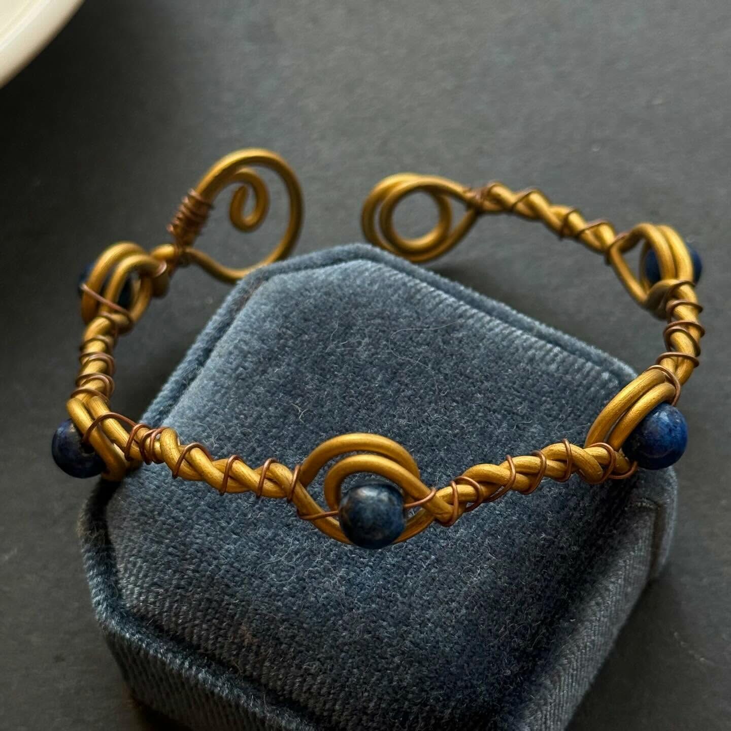 [原石] 青金石 原創設計款手環