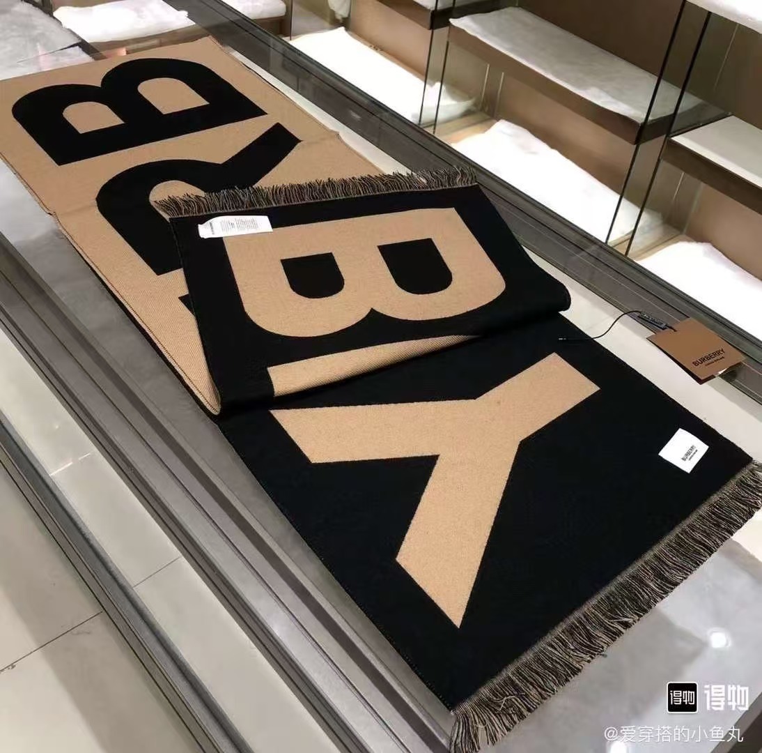 BBR 卡其併黑色 圍巾 Scarf