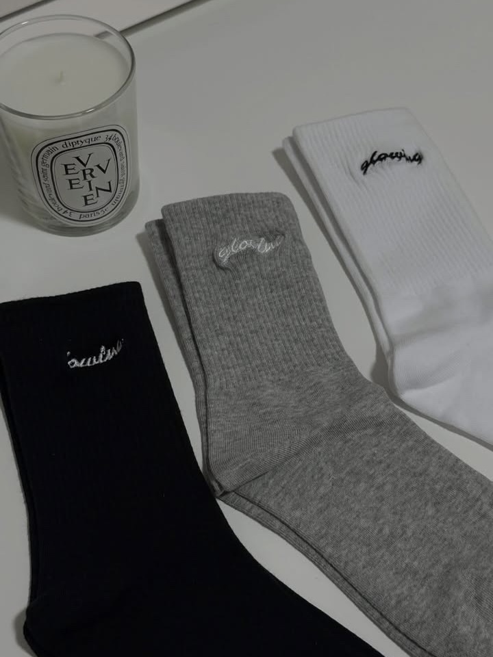 𝐆𝐋𝐎𝐖𝐈𝐍𝐆 / Basic Logo Socks (三入組)