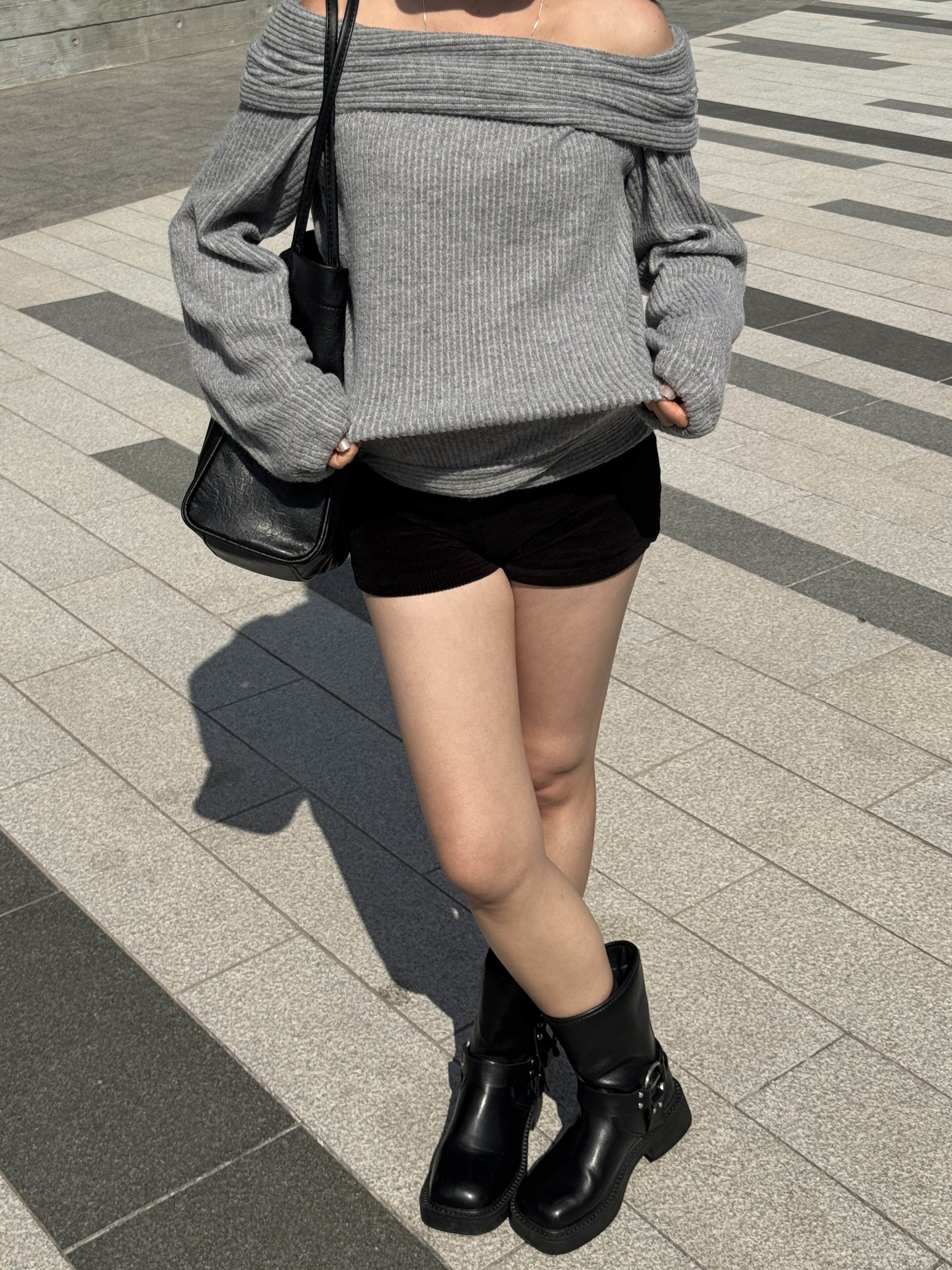 (訂購) 直紋彈性羊毛小短褲 P1209 (黑/灰)