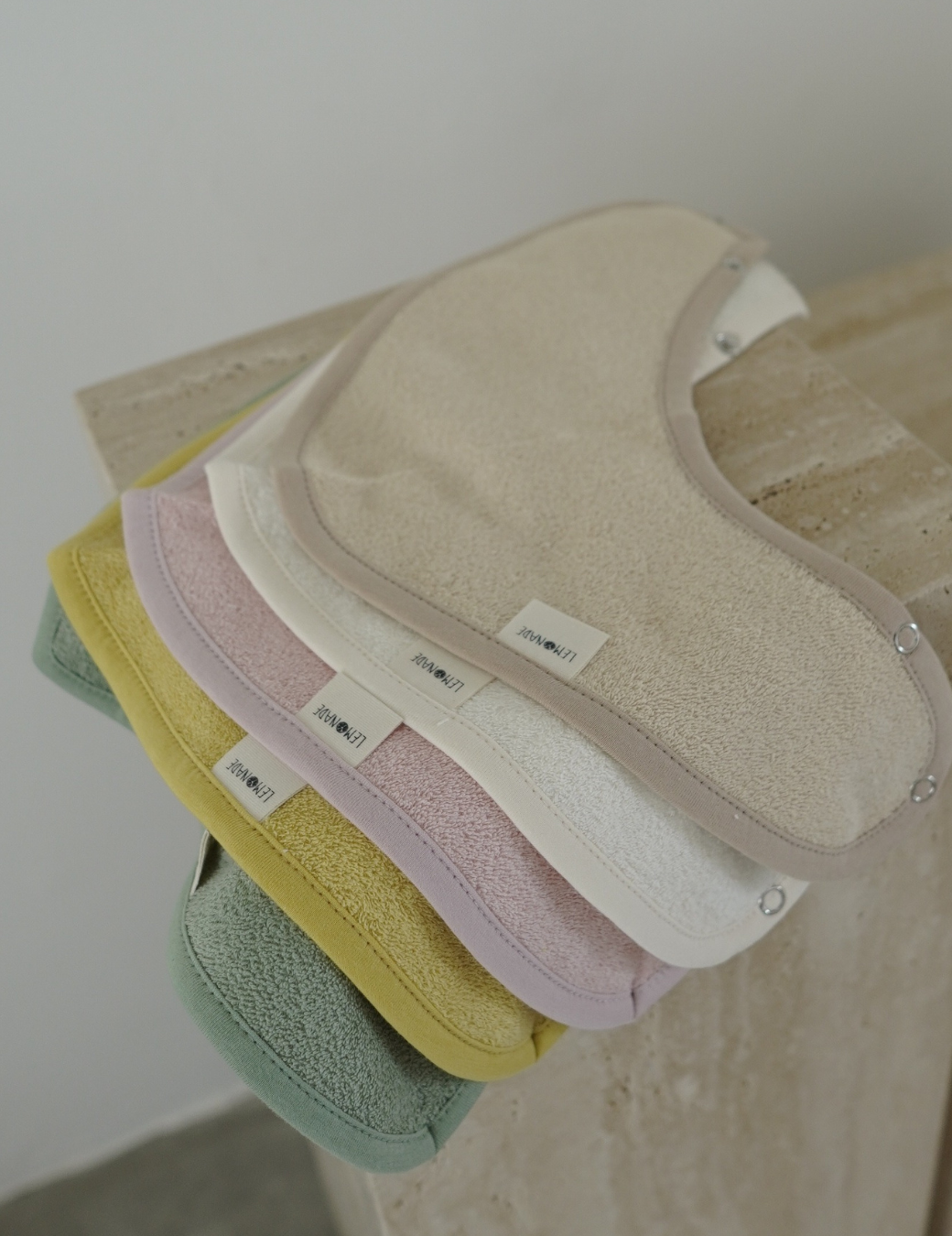 多色素面三角圍兜