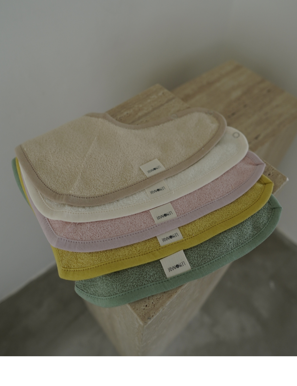 多色素面三角圍兜