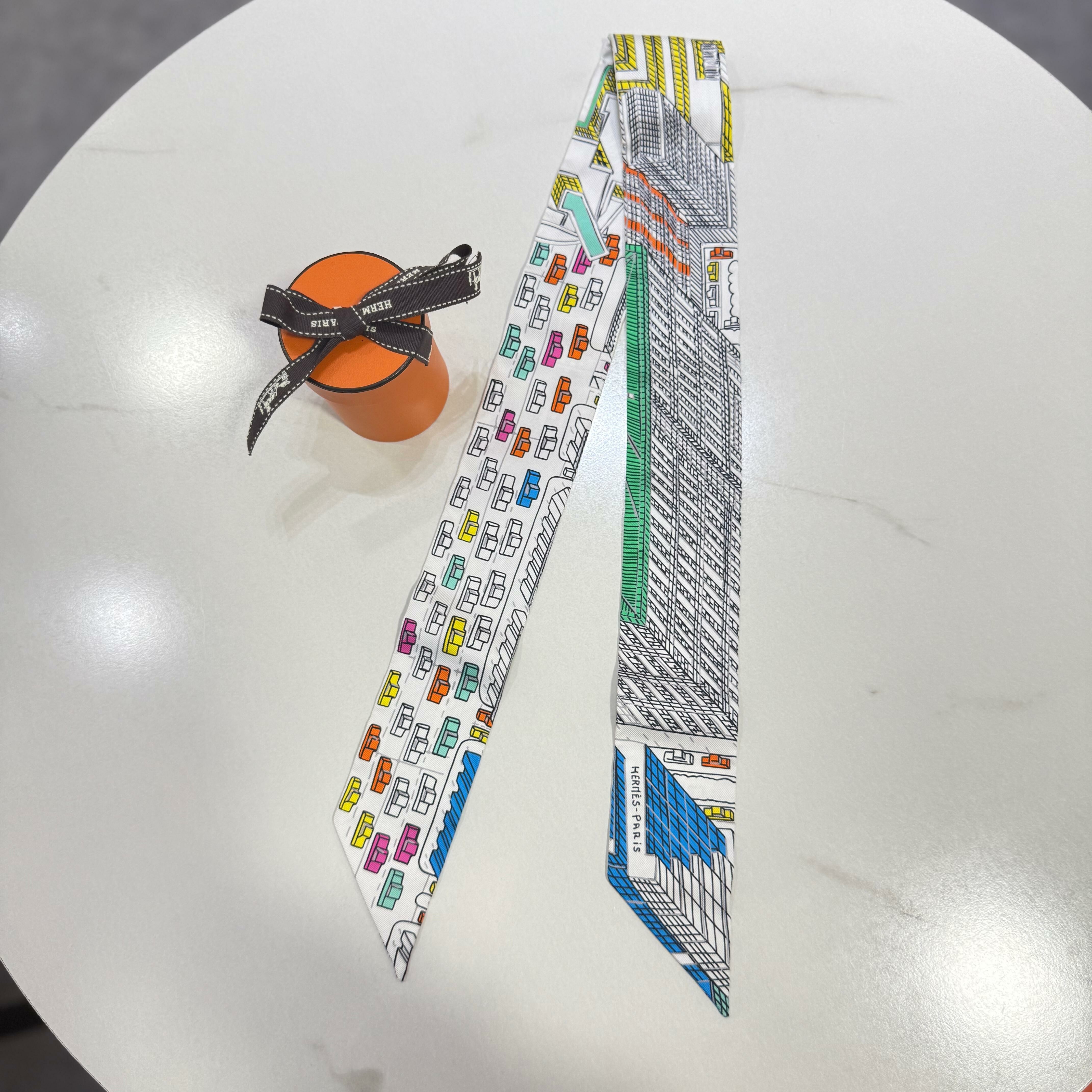 全新 HERMES TWILLY 絲巾 H063969S 03 白色/藍色/綠色 Pantin City Twilly #BRANDNEW #香榭站正品