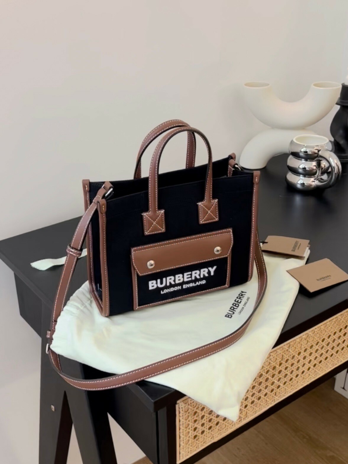 BURBERRY｜FREYA 芙雷雅迷你托特包 黑棕色