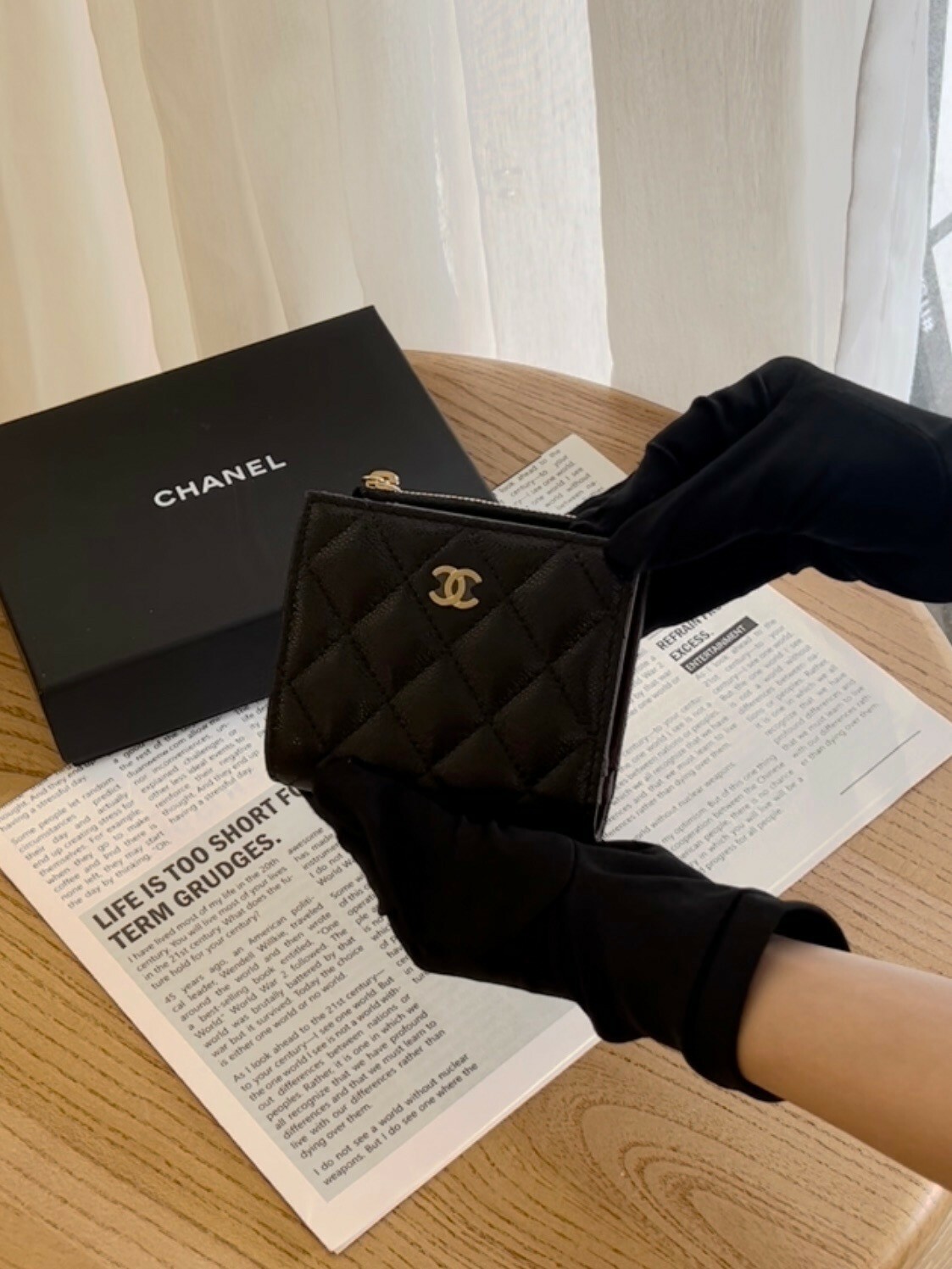 CHANEL｜一字拉鍊對開短夾 黑金