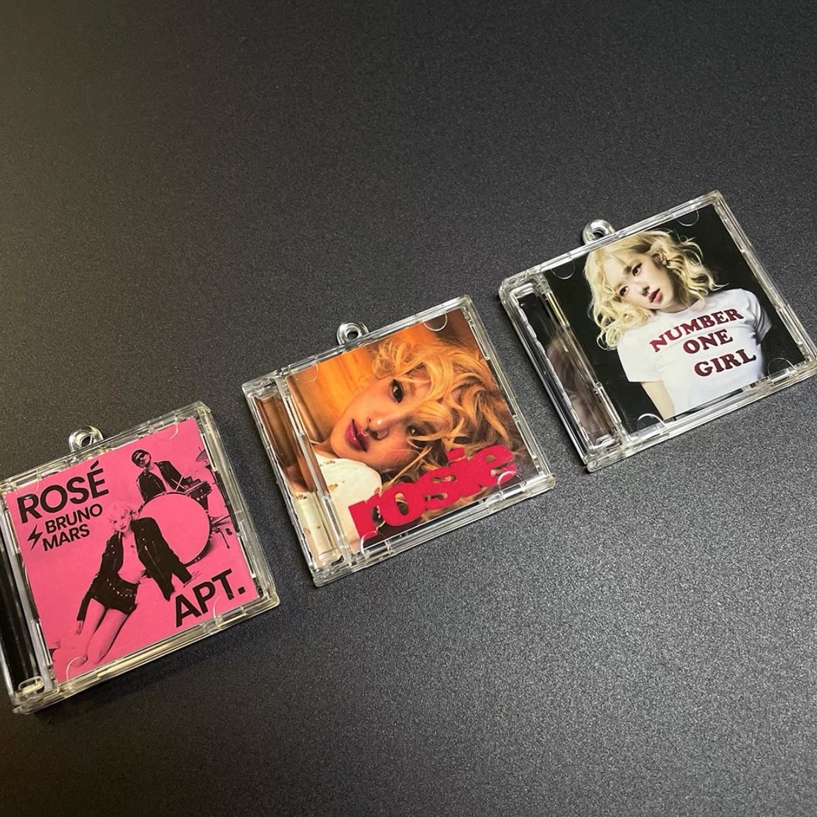 Rosé 朴彩英 APT. Bruno Mars NFC 感應 迷你專輯吊飾 鑰匙圈 專輯