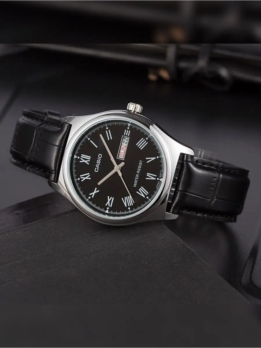 萬年鐘錶 - CASIO  復古時尚羅馬字星期日期皮革款中性錶 MTP-V006L-1B  錶徑38MM