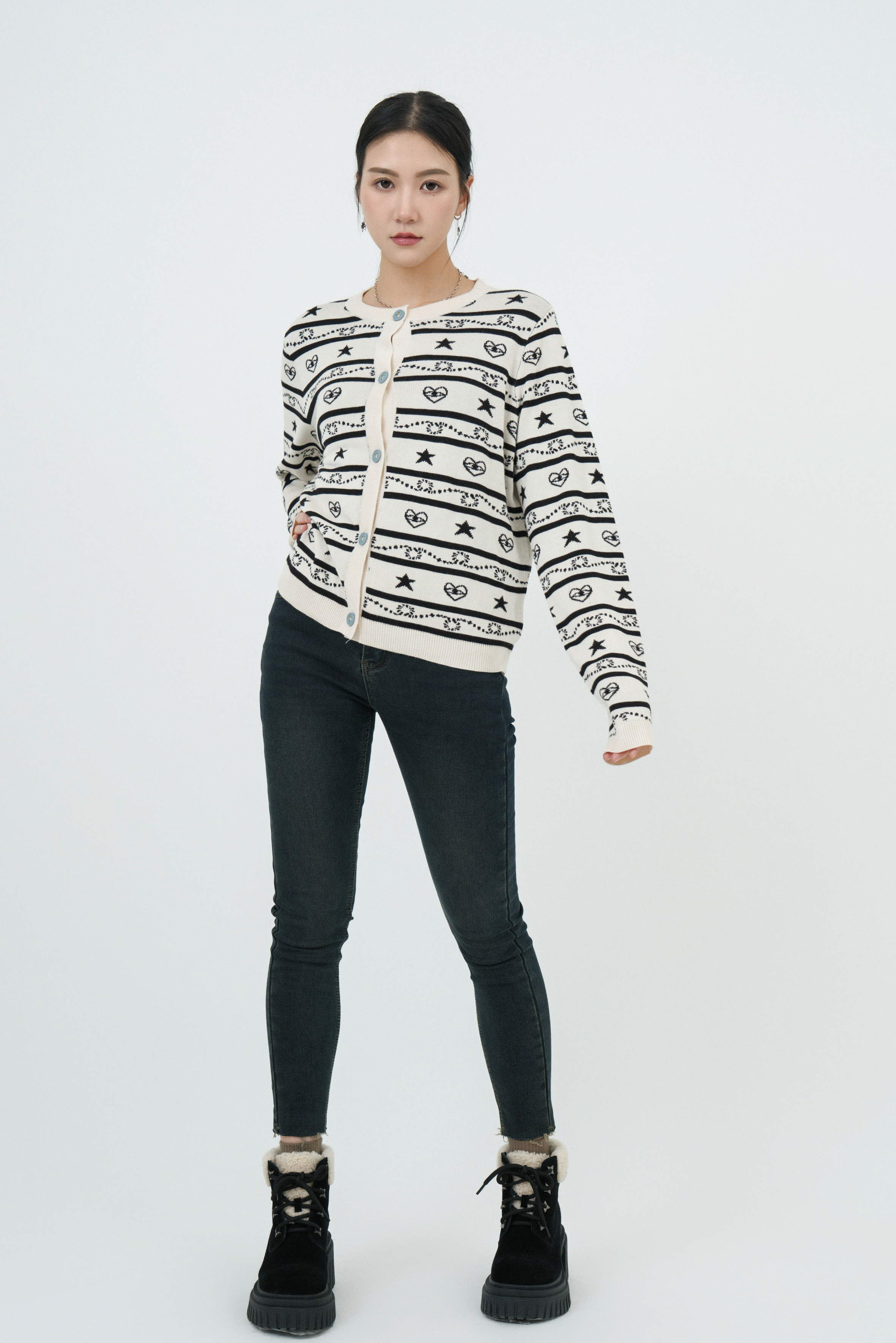 星星心心橫間圓領cardigan (現貨款式）