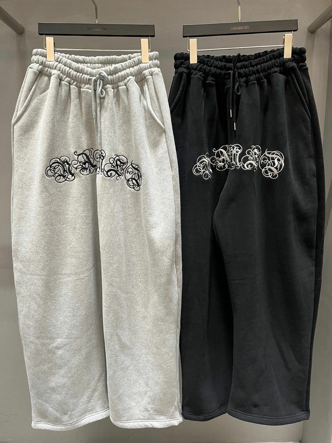 英文字鬆身運動褲(薄抓毛底) SUB-018P