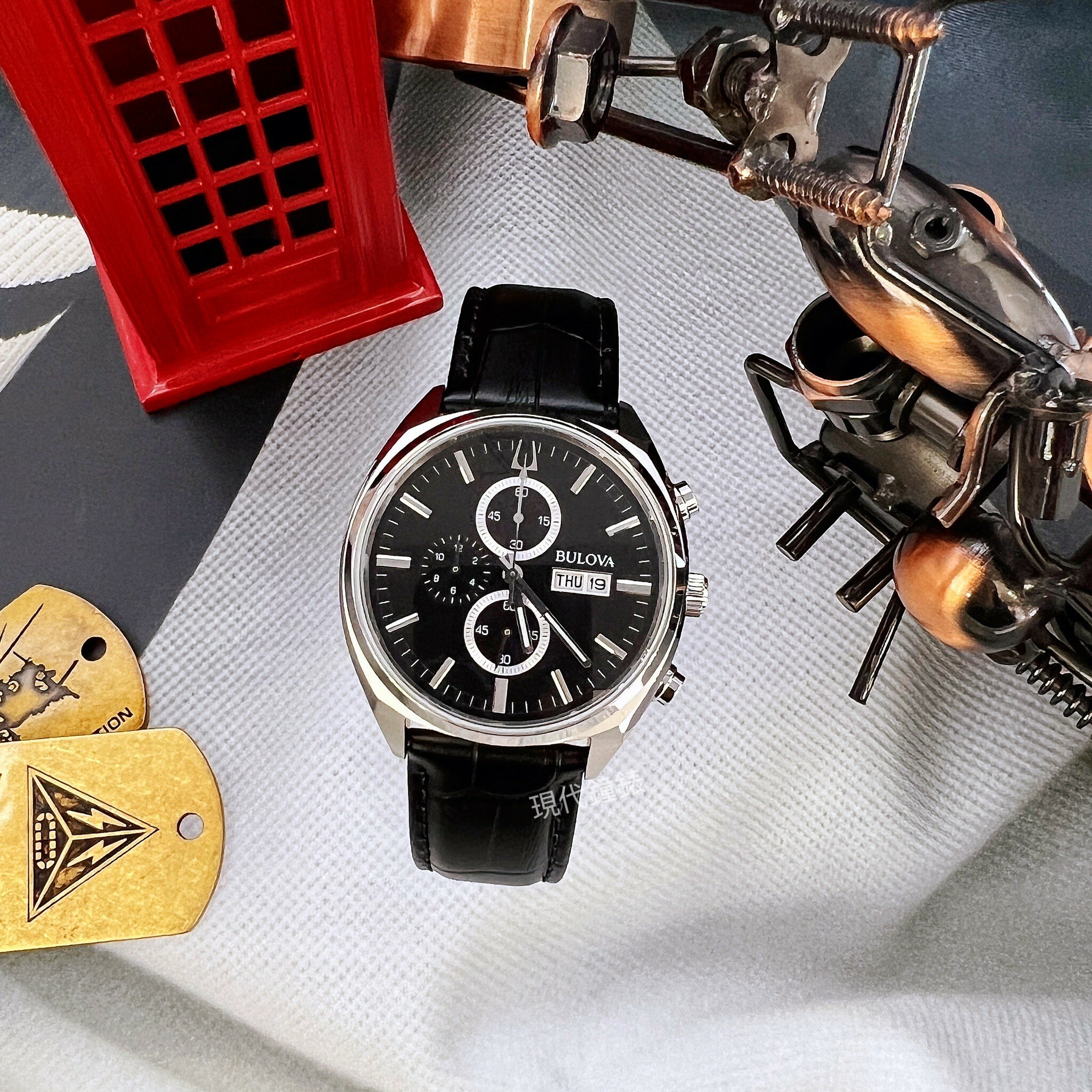 【BULOVA 寶路華】紳士三眼計時男腕錶96C133 41mm 現代鐘錶