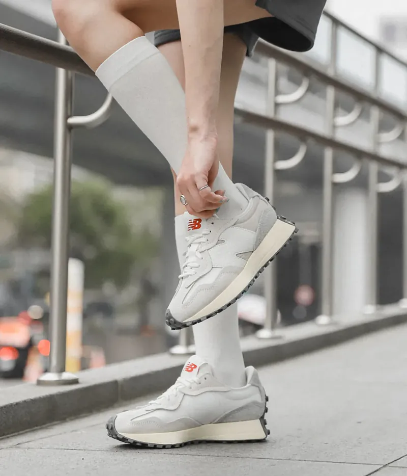 NEW BALANCE 327 奶油 海鹽灰杏 麂皮