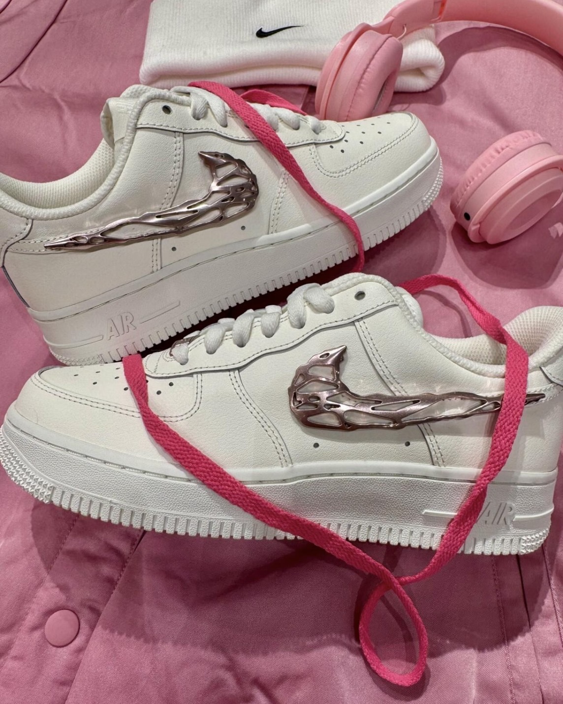 Nike Air Force 1 Low Molten Swoosh "Metallic Pink" 液態粉