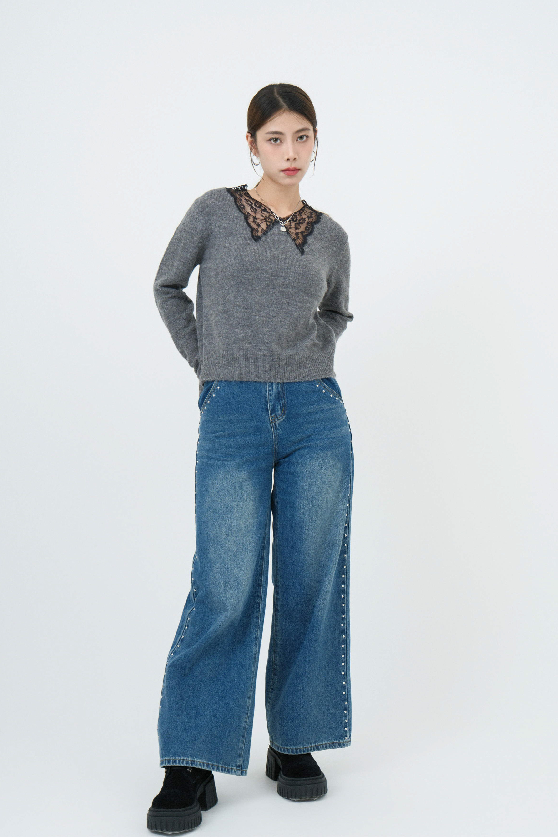 蝴蝶形蕾絲領薄冷衫 (現貨款式）