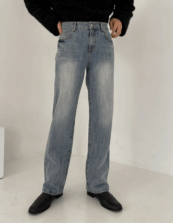 淺藍色寬牛仔褲