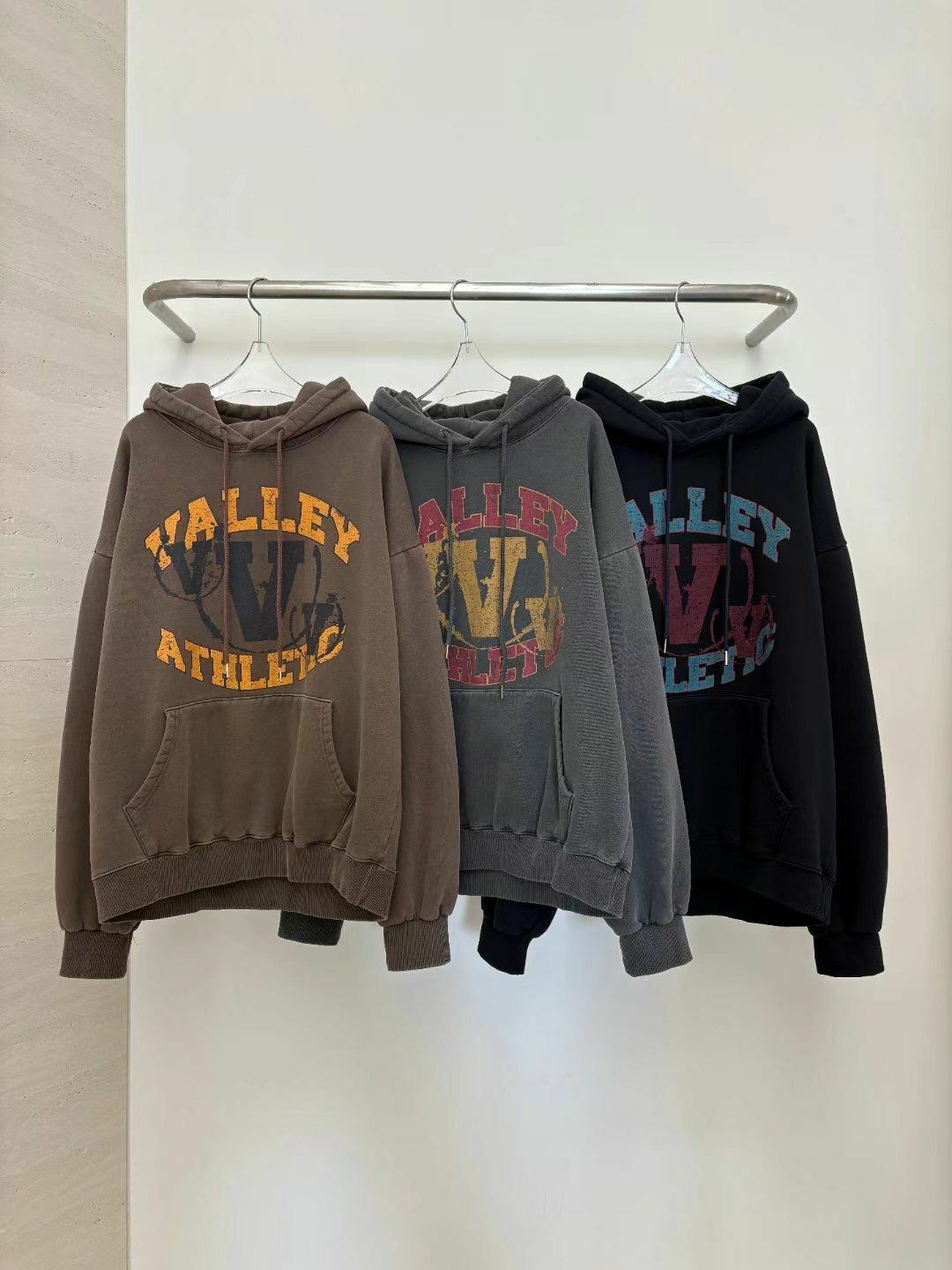 洗水英文字圖案連帽衛衣(薄抓毛底) SCOPE-074T