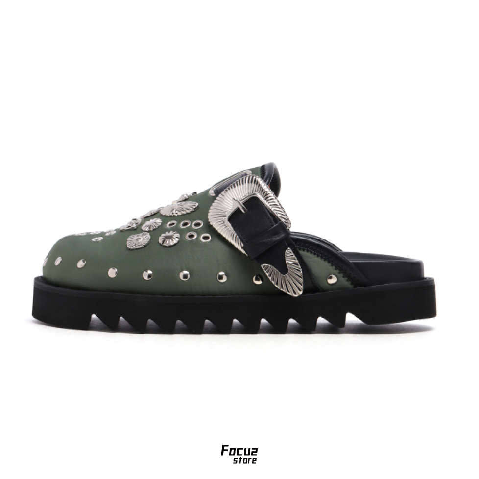 【Focus Store】預購 TOGA ARCHIVES Eyelet metal sabot mules "Army Green" 穆勒拖 淺綠