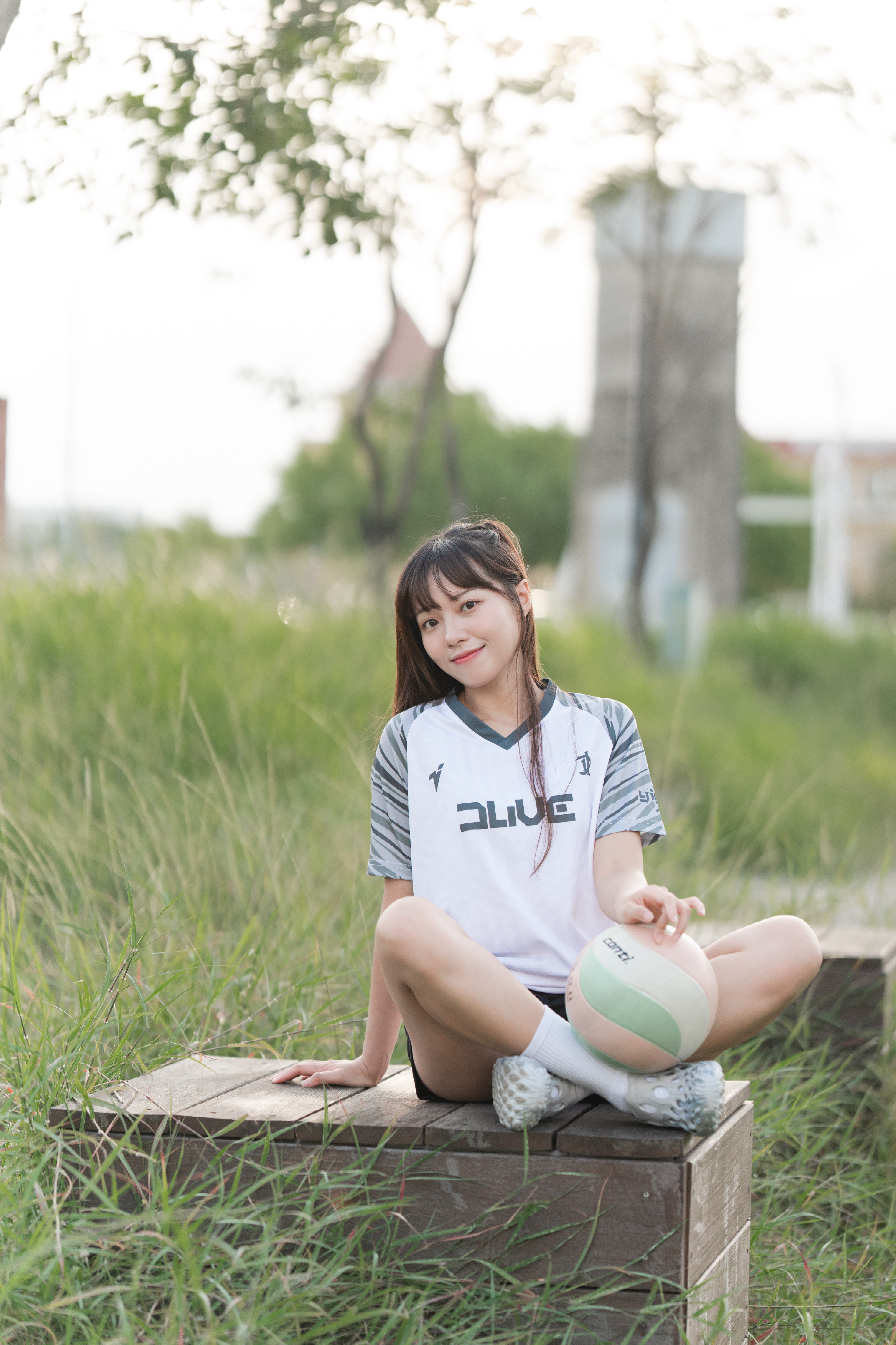 【DLIVE x 排球精靈YIYI 】昇華V領T - 遺跡