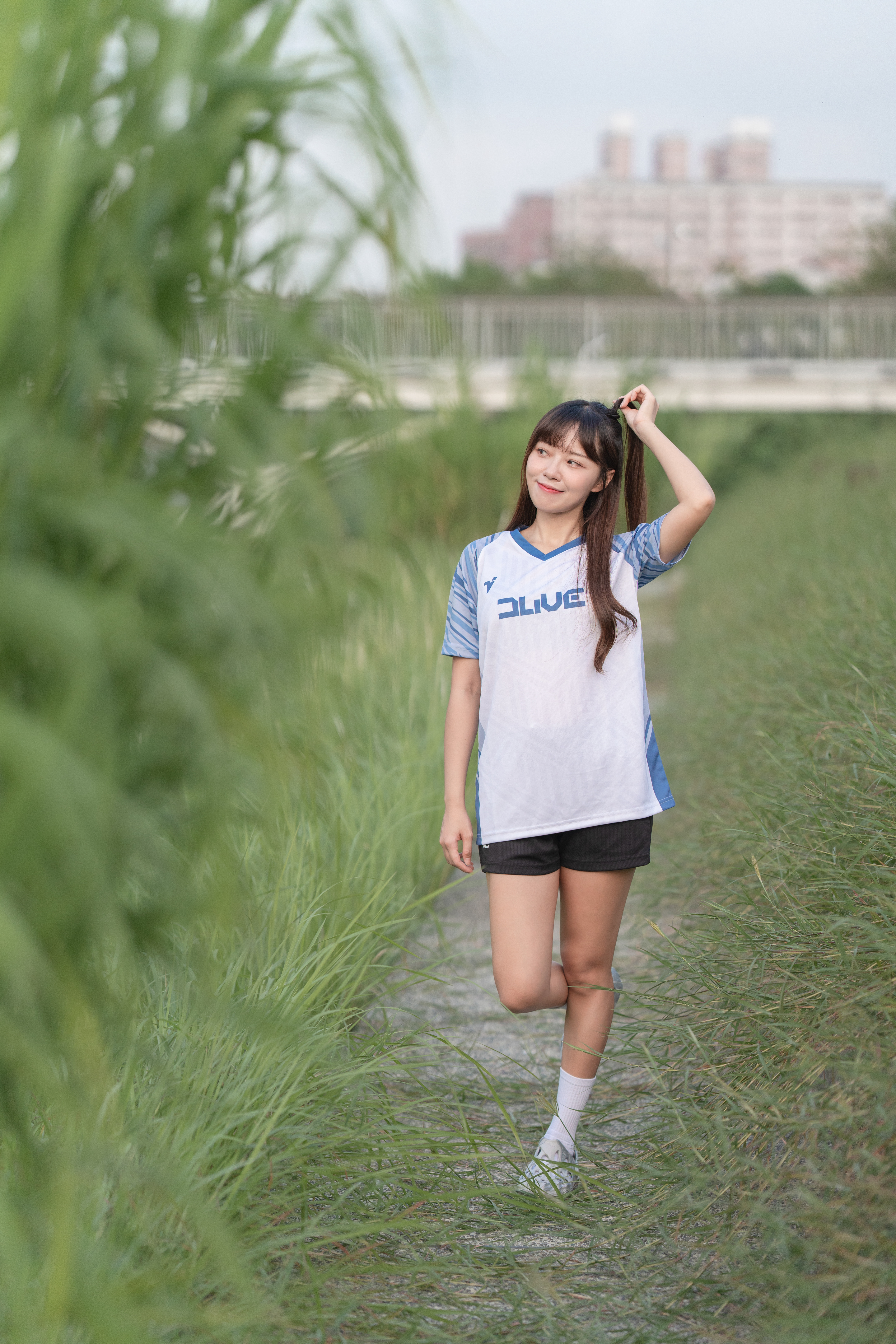 【DLIVE x 排球精靈YIYI 】昇華V領T - 遺跡