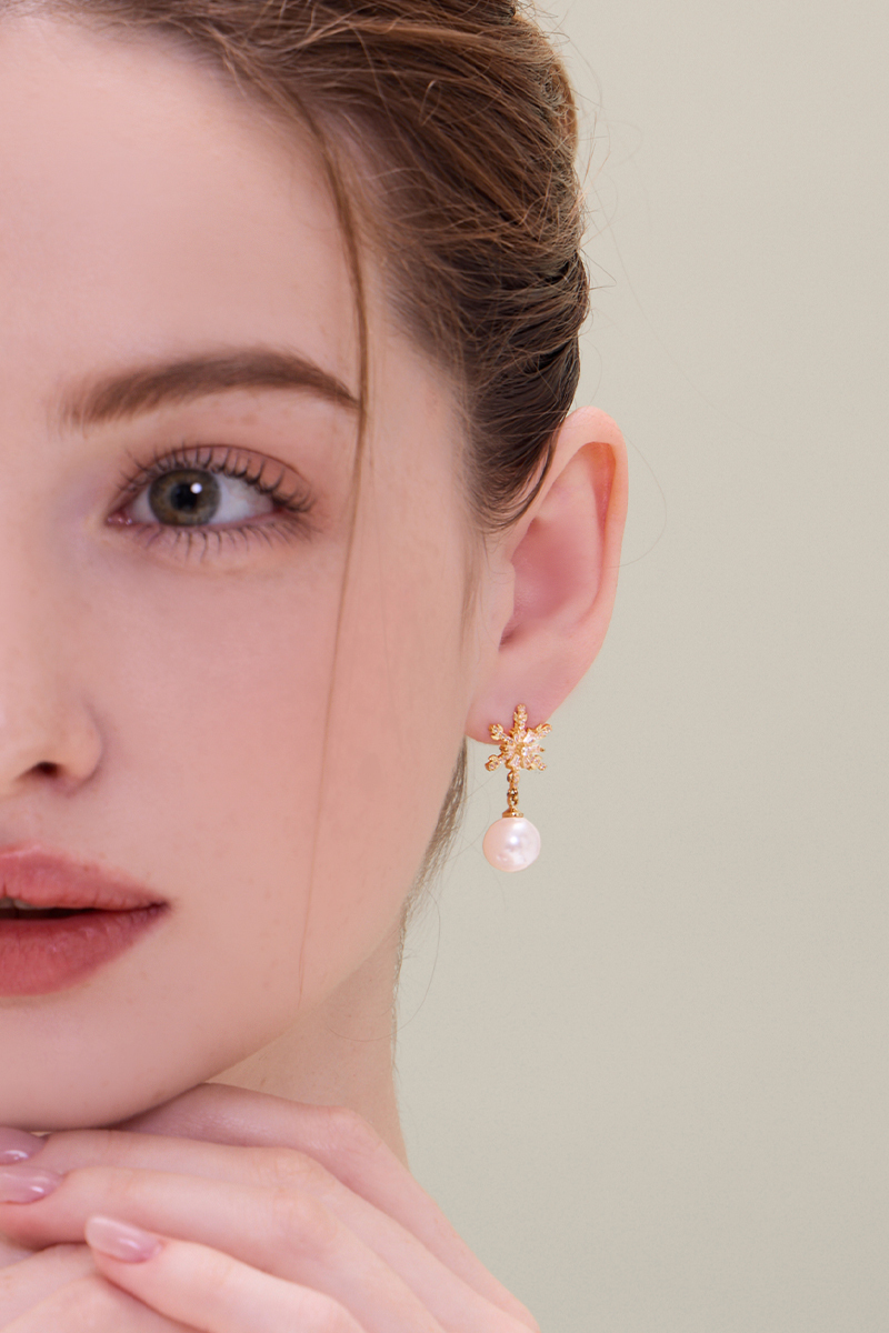 雪花珍珠鋯石。銀針耳環