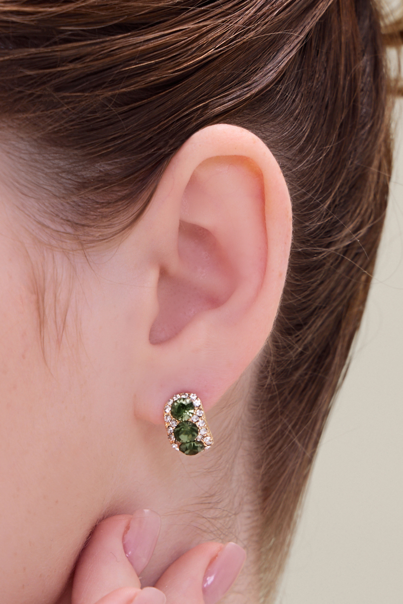閃耀綠鋯石。銀針耳環