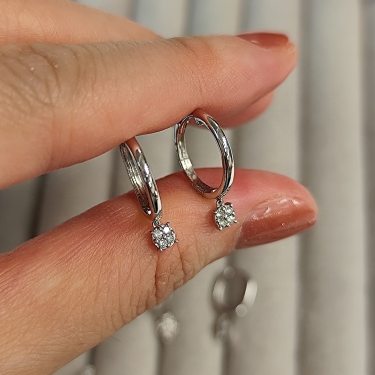 18K白金鑽石垂墜款耳環