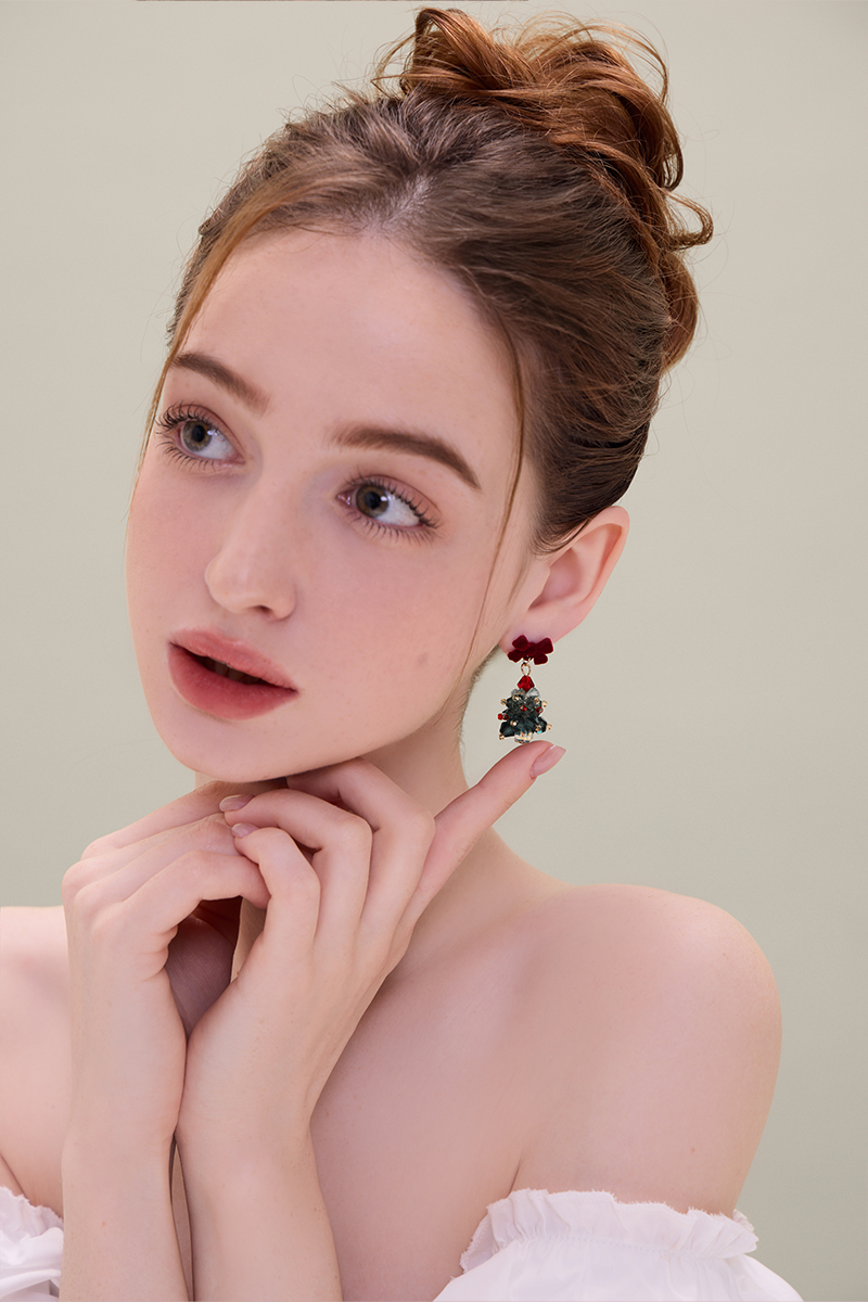 聖誕限定紅絲絨聖誕樹。針式耳環