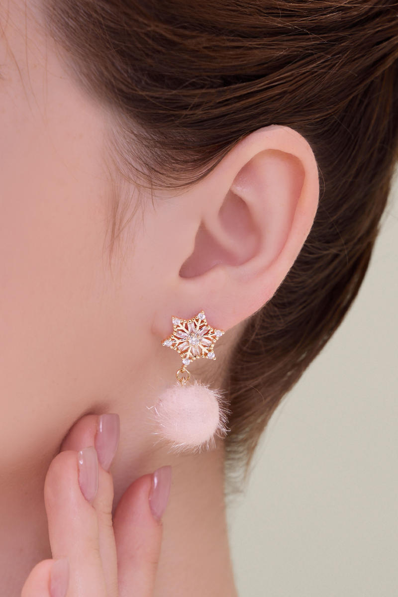 雪花毛毛球。銀針耳環