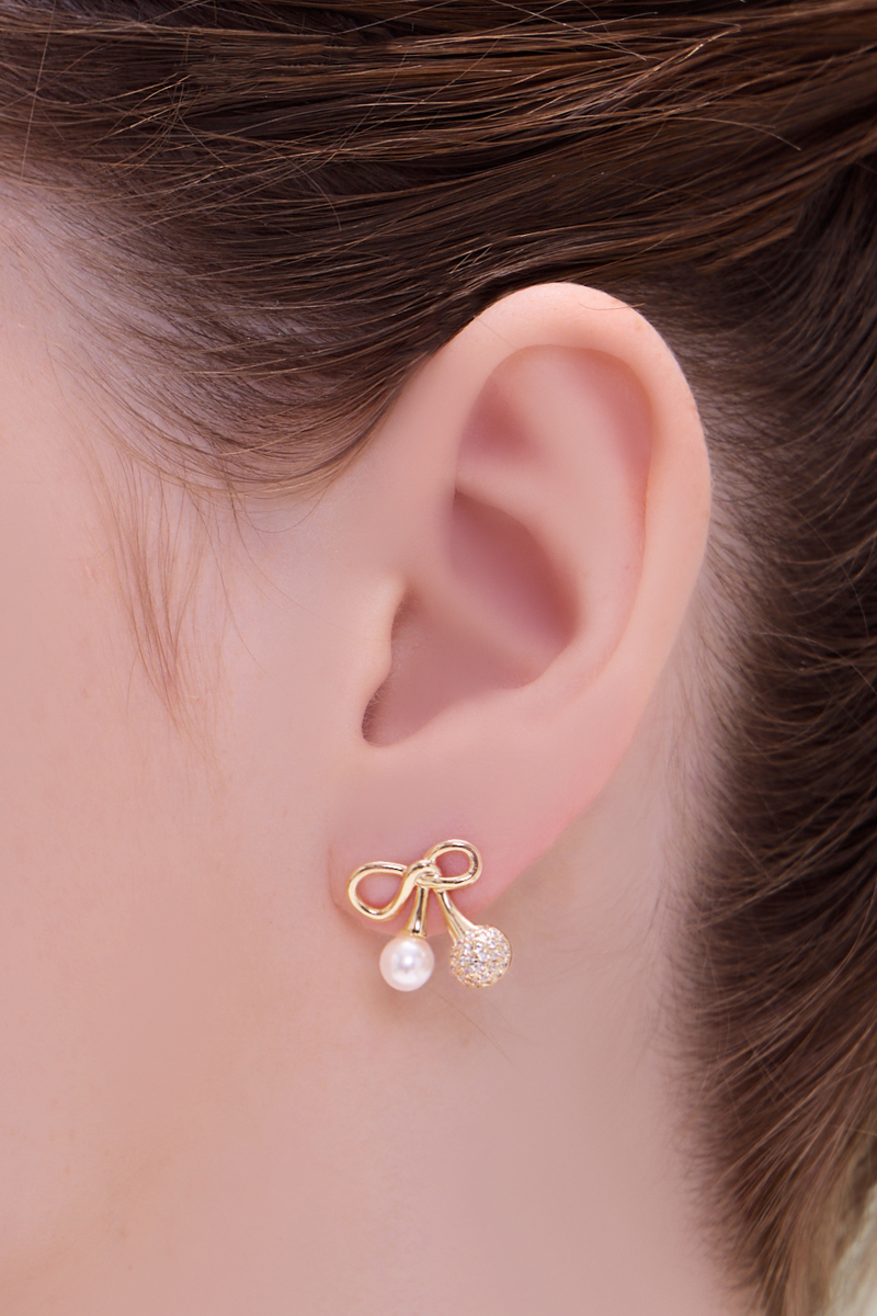 金屬蝴蝶結珍珠鋯石。銀針耳環