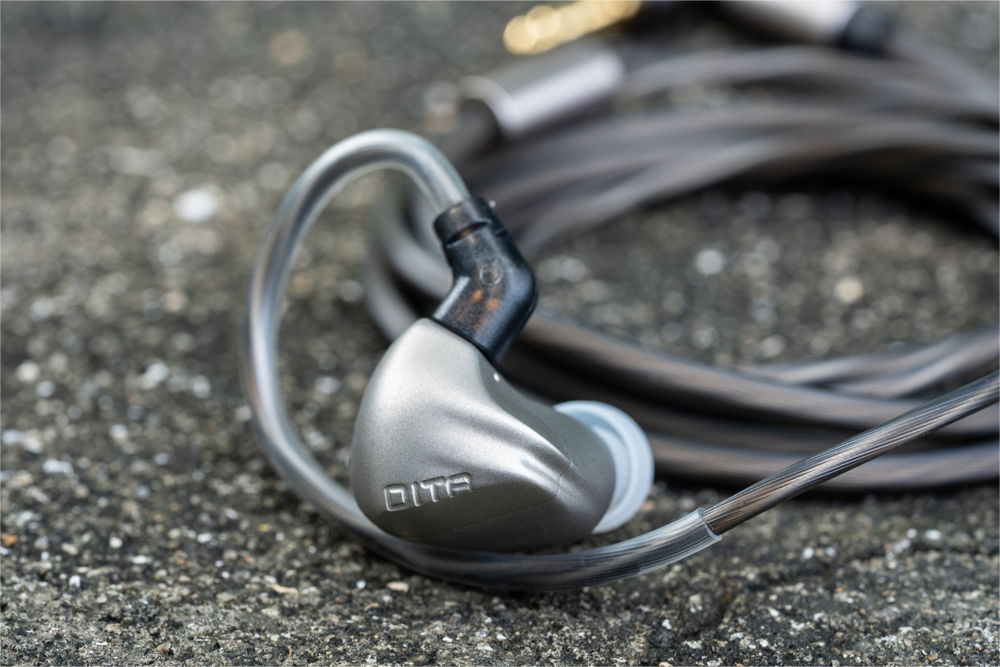 Dita Audio Mecha 鈦合金動圈單元入耳式耳機